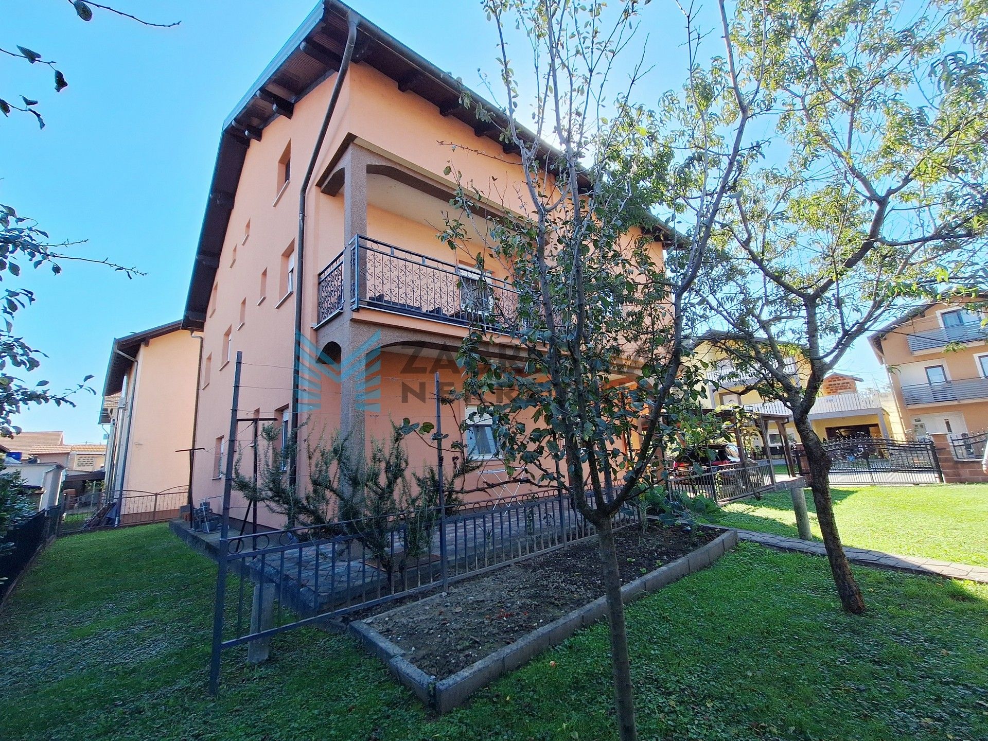 Zagreb - ŽITNJAK - Radnička - kuća s četiri odvojene stambene jedinice