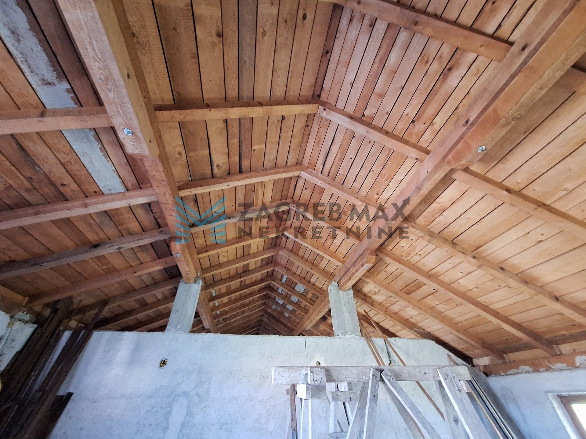 Zagreb - KLINČA SELA - poslovno stambeni objekt - roh bau