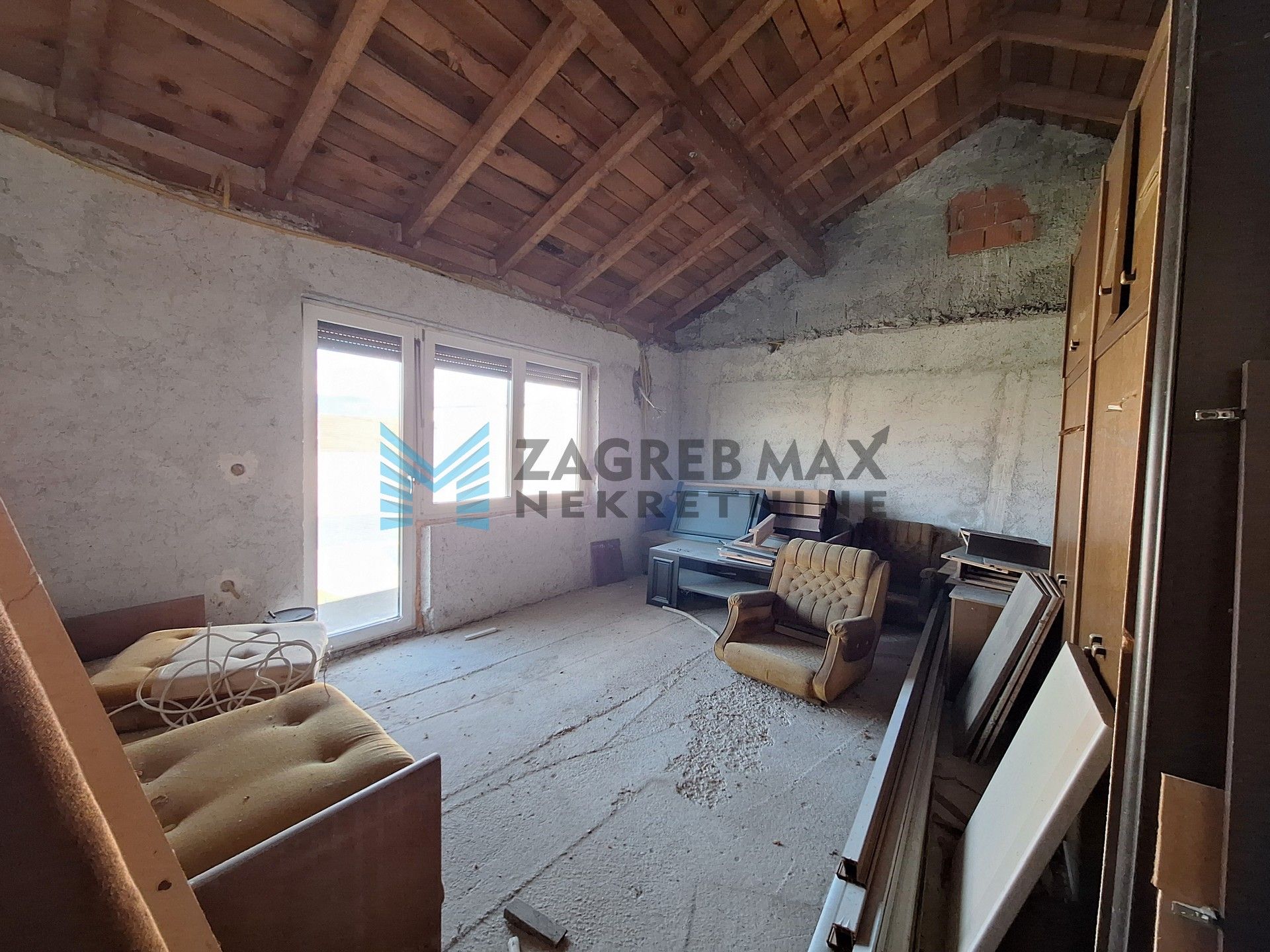 Zagreb - KLINČA SELA - poslovno stambeni objekt - roh bau