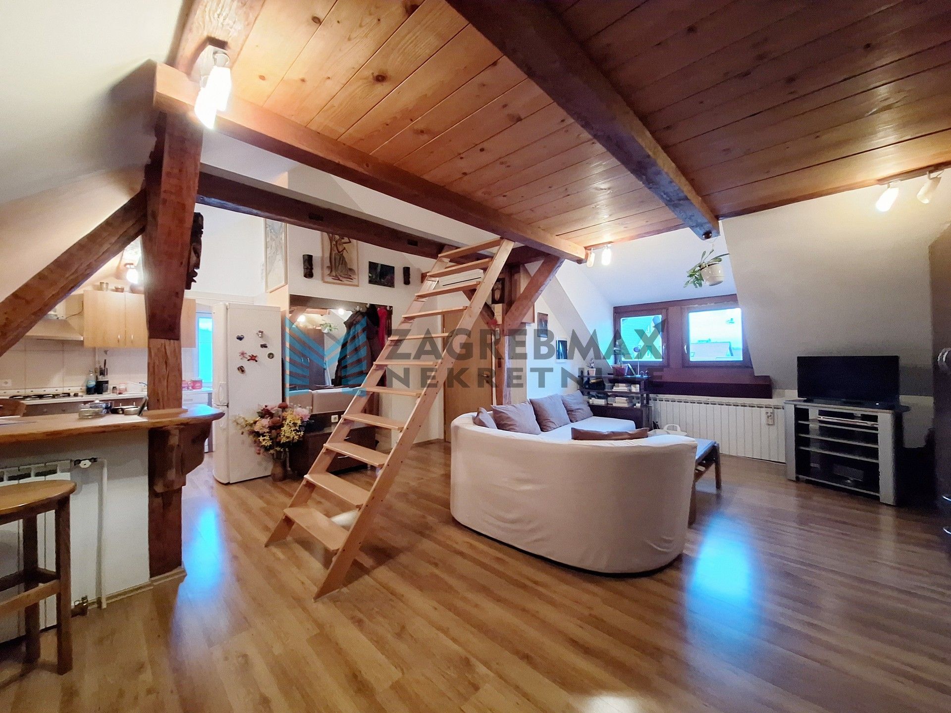 Zagreb - DUBRAVA - Z.Škreba - kuća s 3 stambene jedinice i poslovnim prostorom