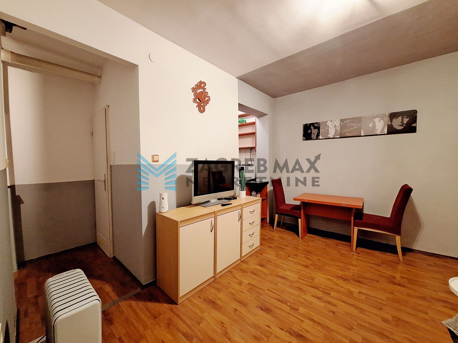 Zagreb - TREŠNJEVKA - Dobrilina - 1-sobni, zaseban ulaz, podrum, 24 m2, prilika