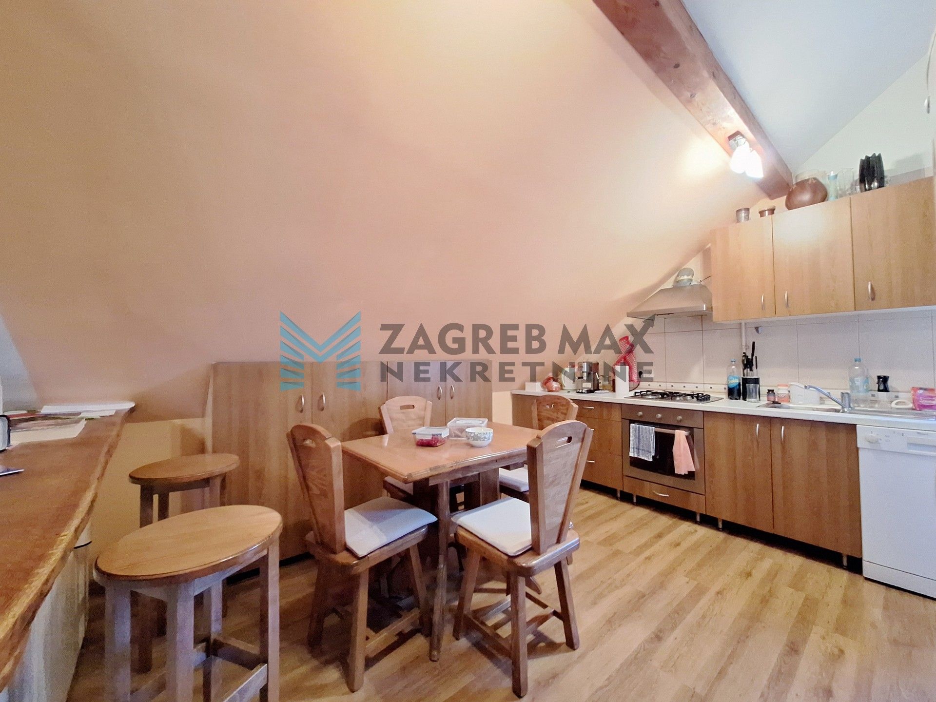 Zagreb - DUBRAVA - Z.Škreba - kuća s 3 stambene jedinice i poslovnim prostorom