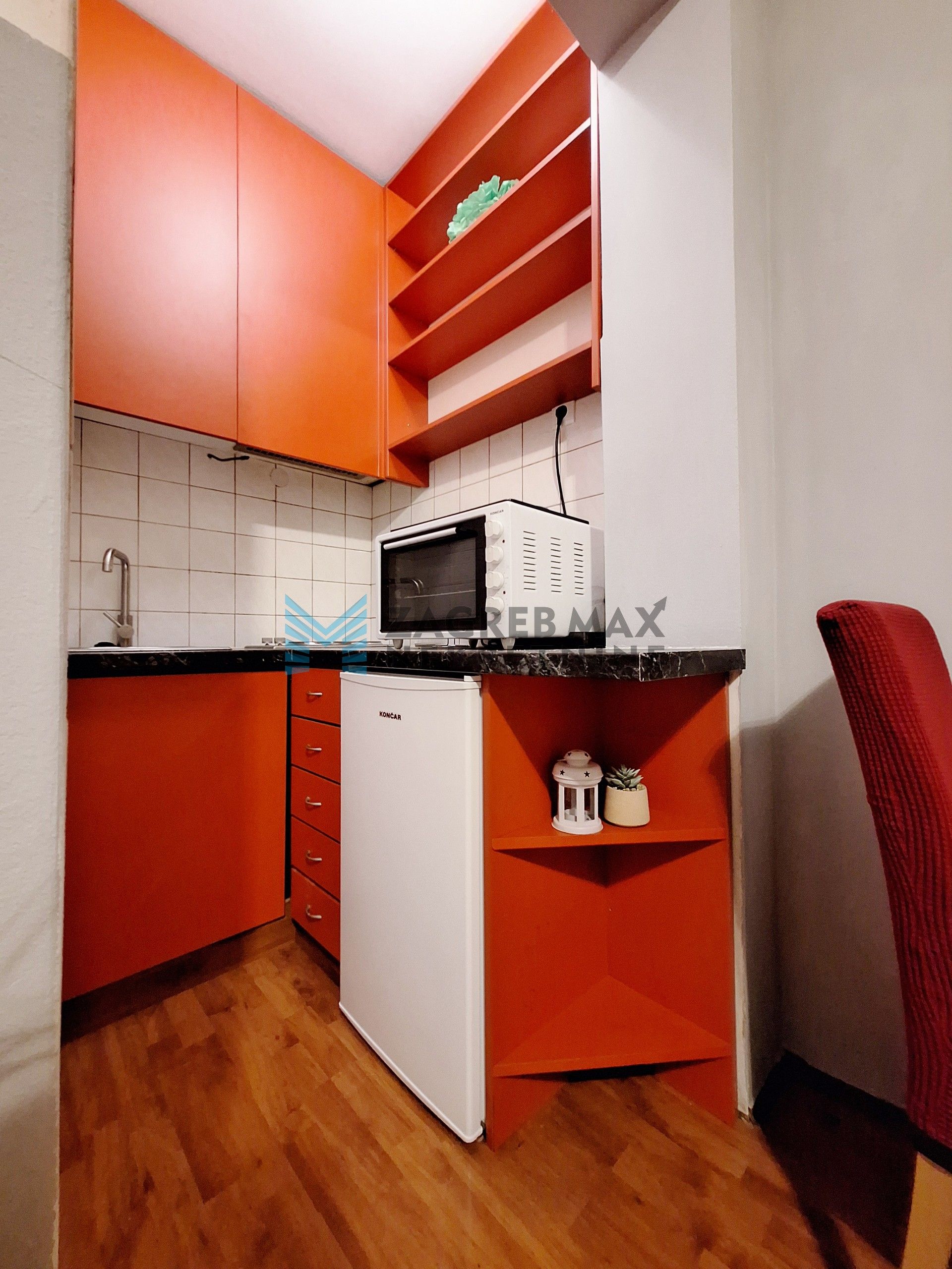 Zagreb - TREŠNJEVKA - Dobrilina - 1-sobni, zaseban ulaz, podrum, 24 m2, prilika