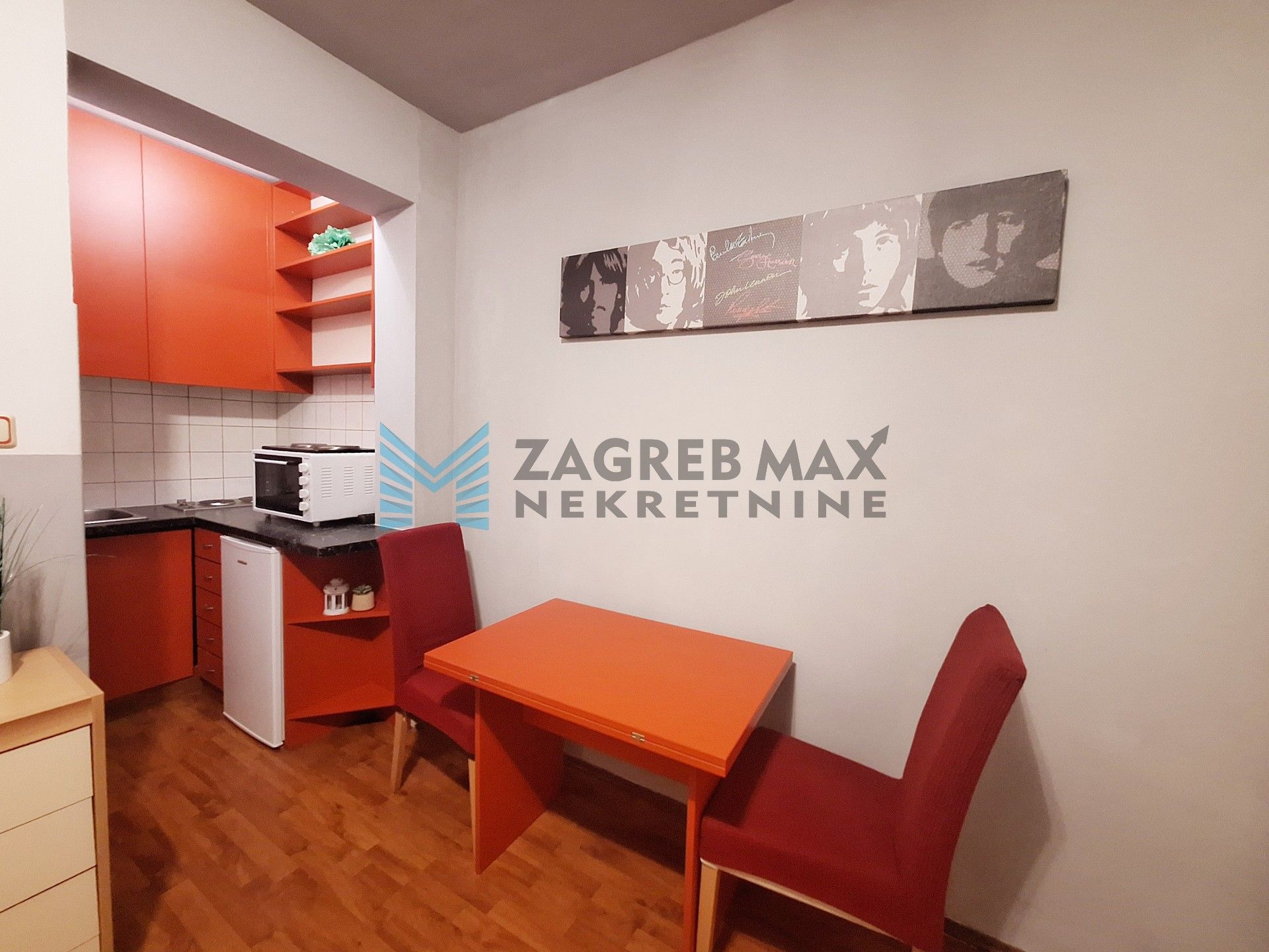 Zagreb - TREŠNJEVKA - Dobrilina - 1-sobni, zaseban ulaz, podrum, 24 m2, prilika