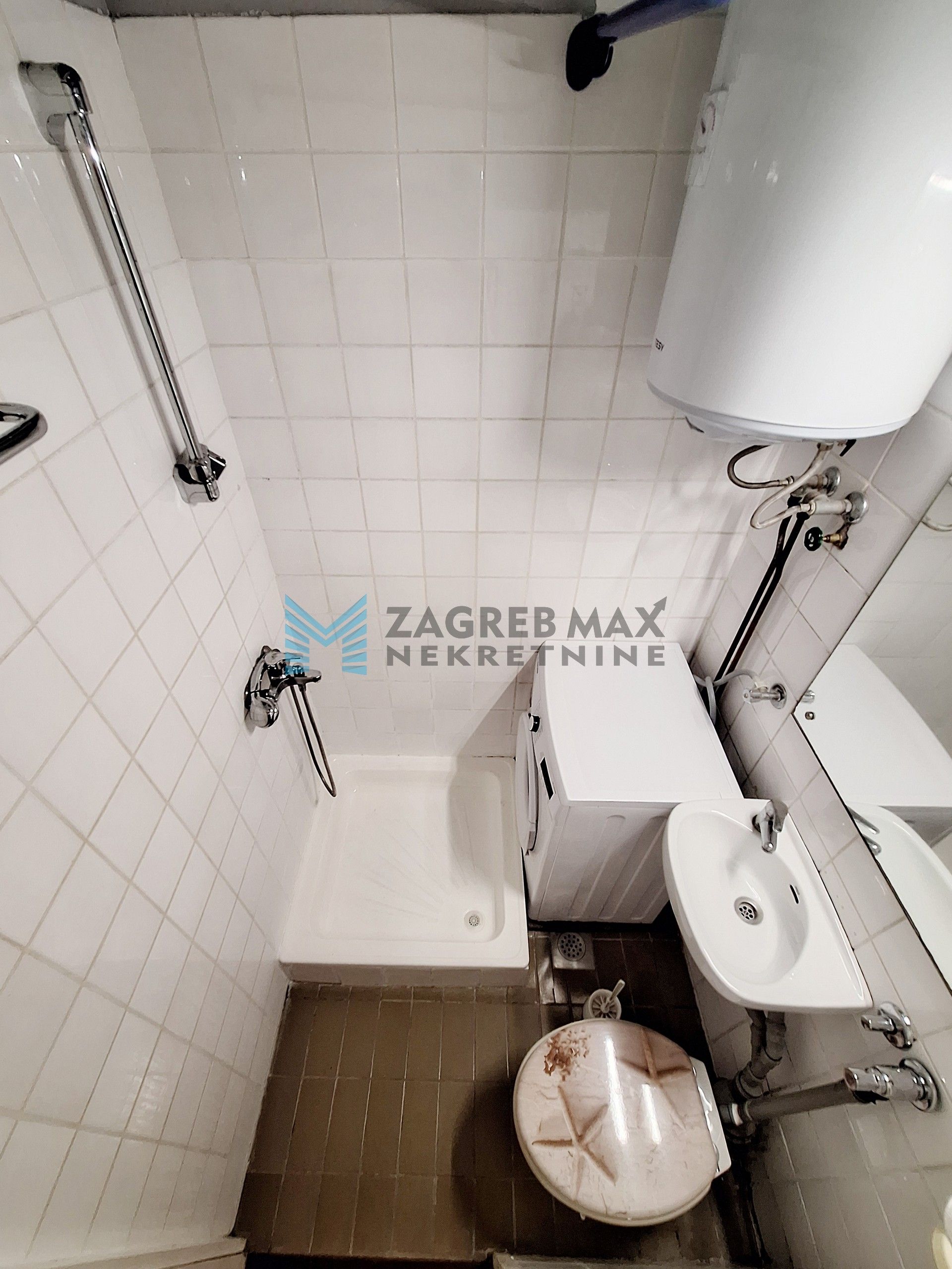 Zagreb - TREŠNJEVKA - Dobrilina - 1-sobni, zaseban ulaz, podrum, 24 m2, prilika