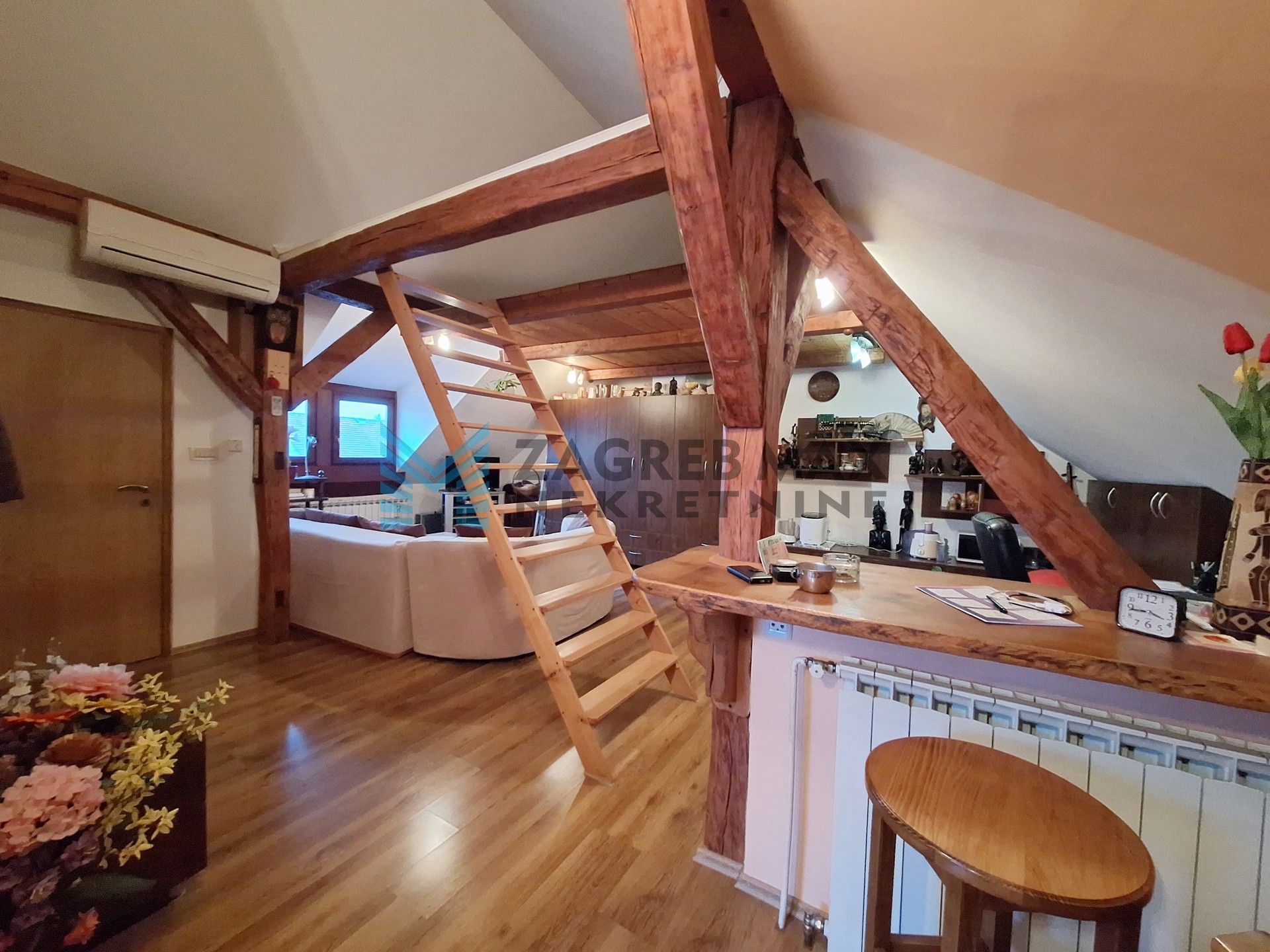 Zagreb - DUBRAVA - Z.Škreba - kuća s 3 stambene jedinice i poslovnim prostorom