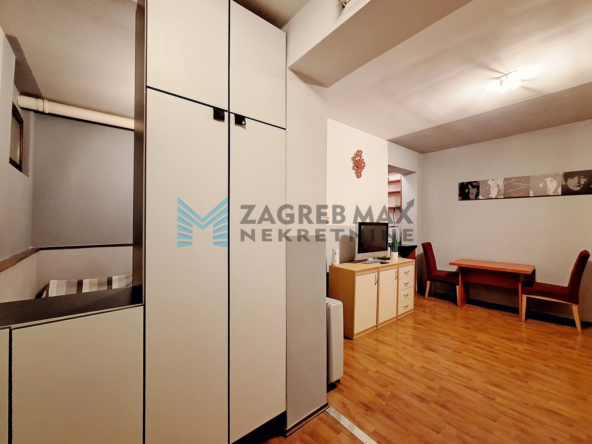 Zagreb - TREŠNJEVKA - Dobrilina - 1-sobni, zaseban ulaz, podrum, 24 m2, prilika