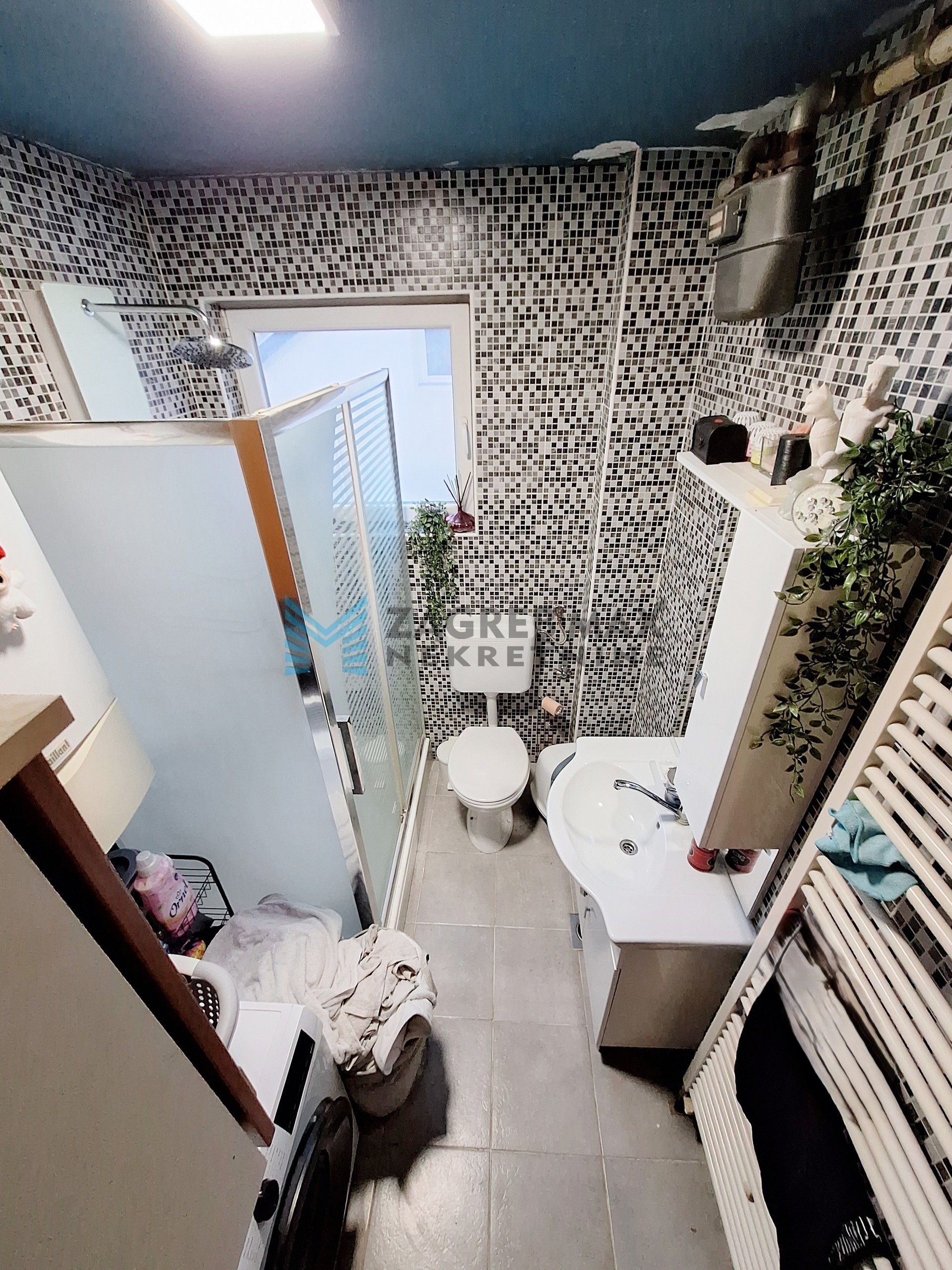 Zagreb - DUBRAVA - Z.Škreba - kuća s 3 stambene jedinice i poslovnim prostorom