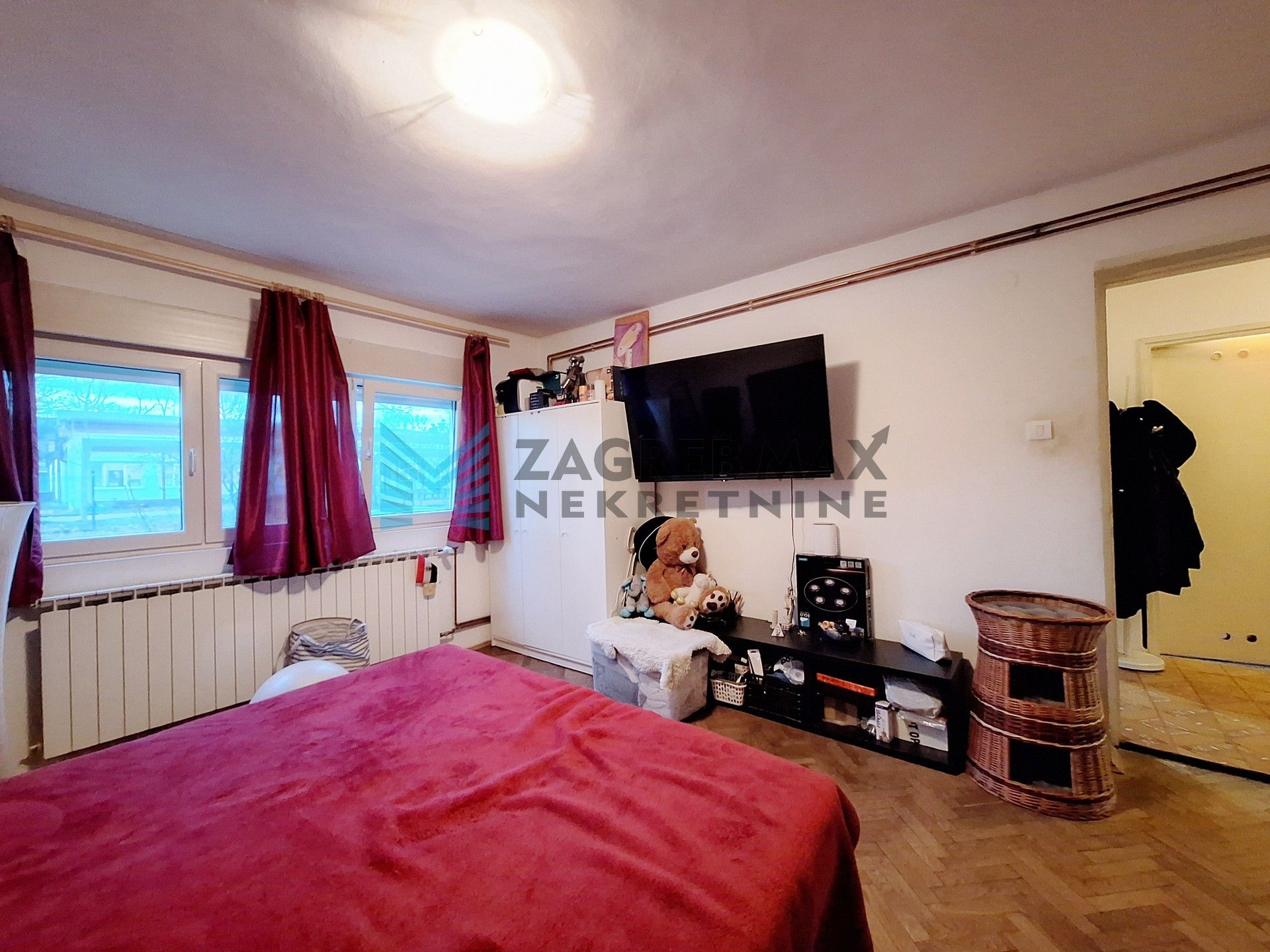 Zagreb - DUBRAVA - Z.Škreba - kuća s 3 stambene jedinice i poslovnim prostorom