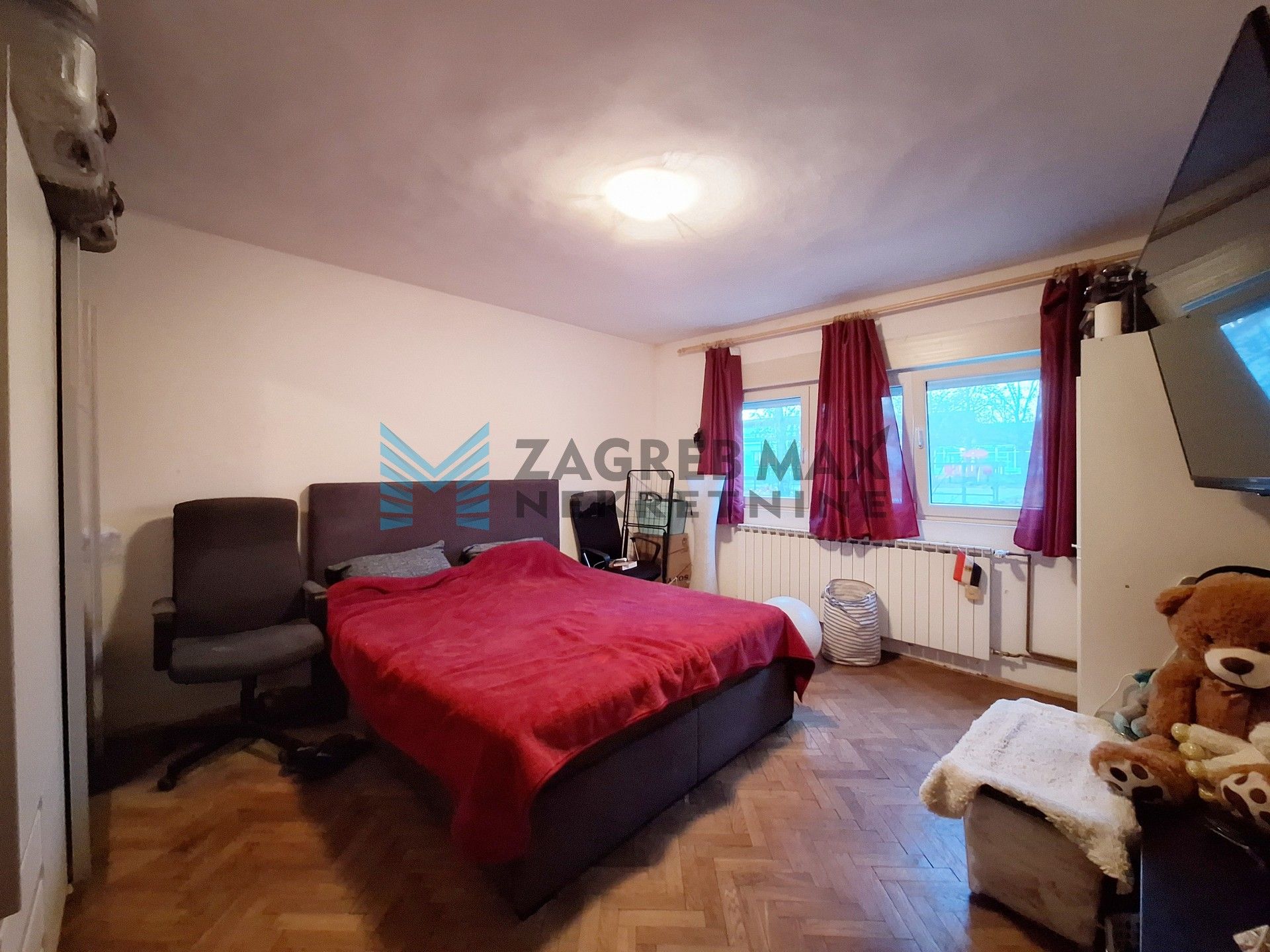 Zagreb - DUBRAVA - Z.Škreba - kuća s 3 stambene jedinice i poslovnim prostorom