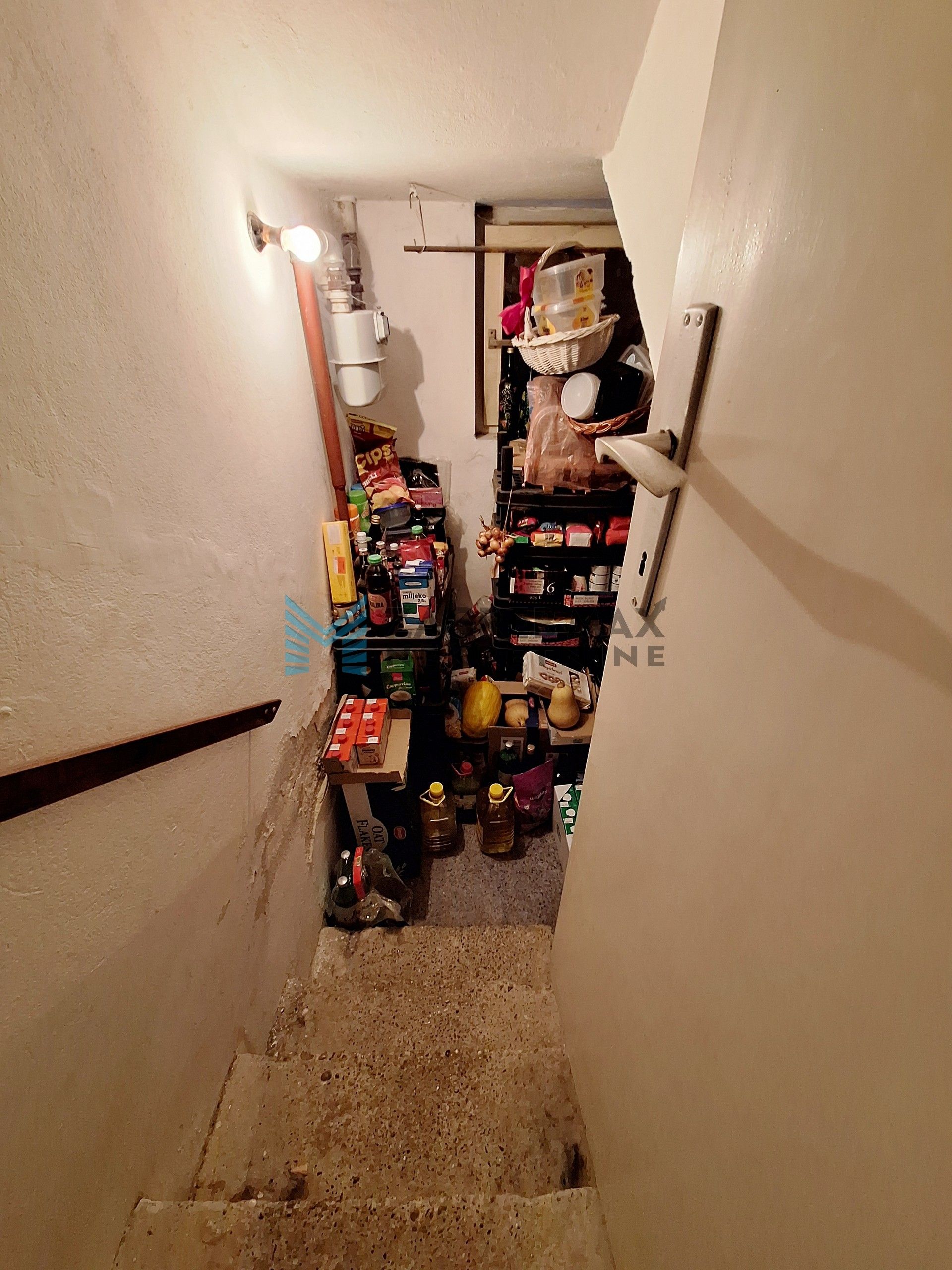 Zagreb - DUBRAVA - Z.Škreba - kuća s 3 stambene jedinice i poslovnim prostorom