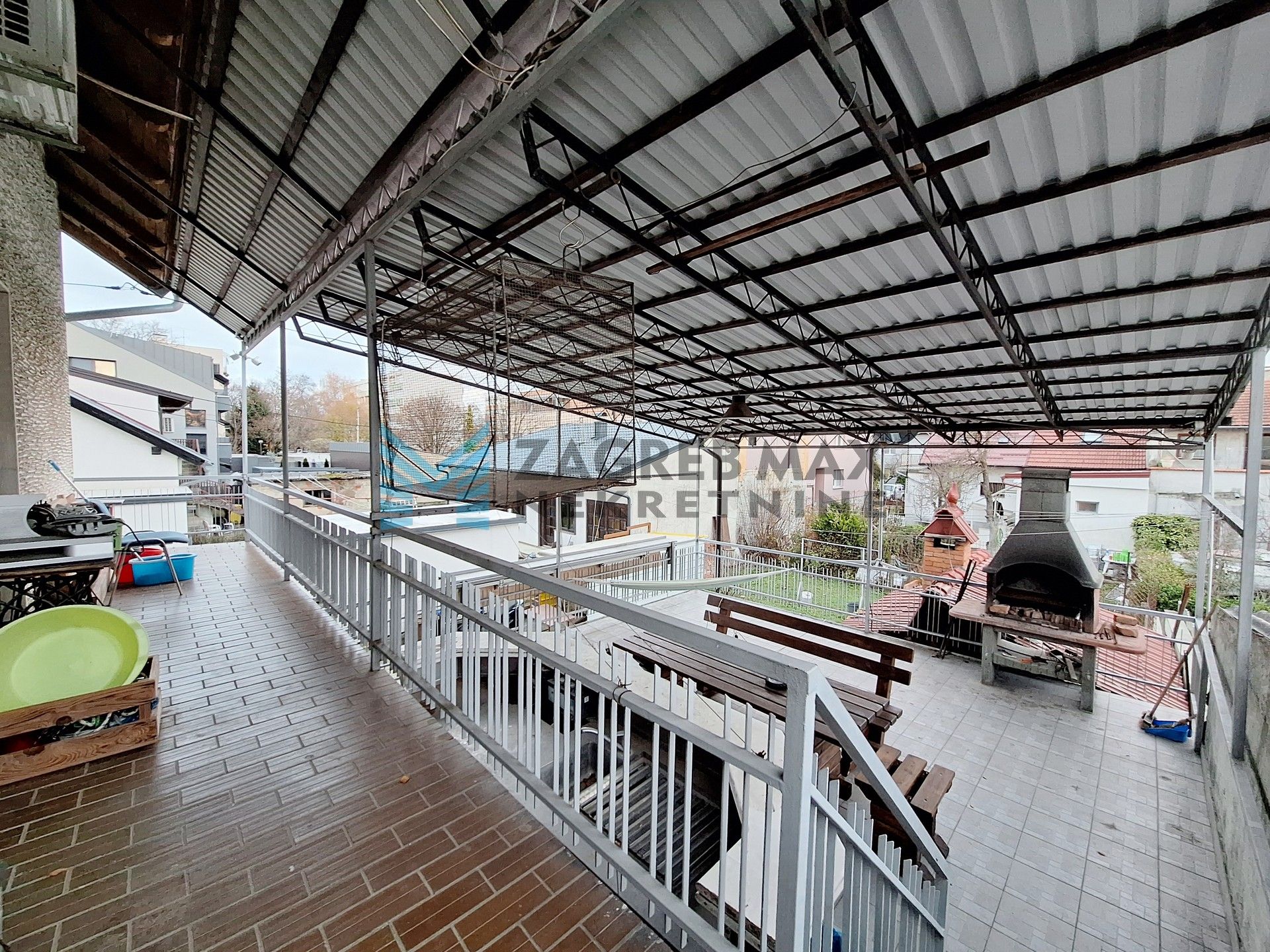 Zagreb - DUBRAVA - Z.Škreba - kuća s 3 stambene jedinice i poslovnim prostorom