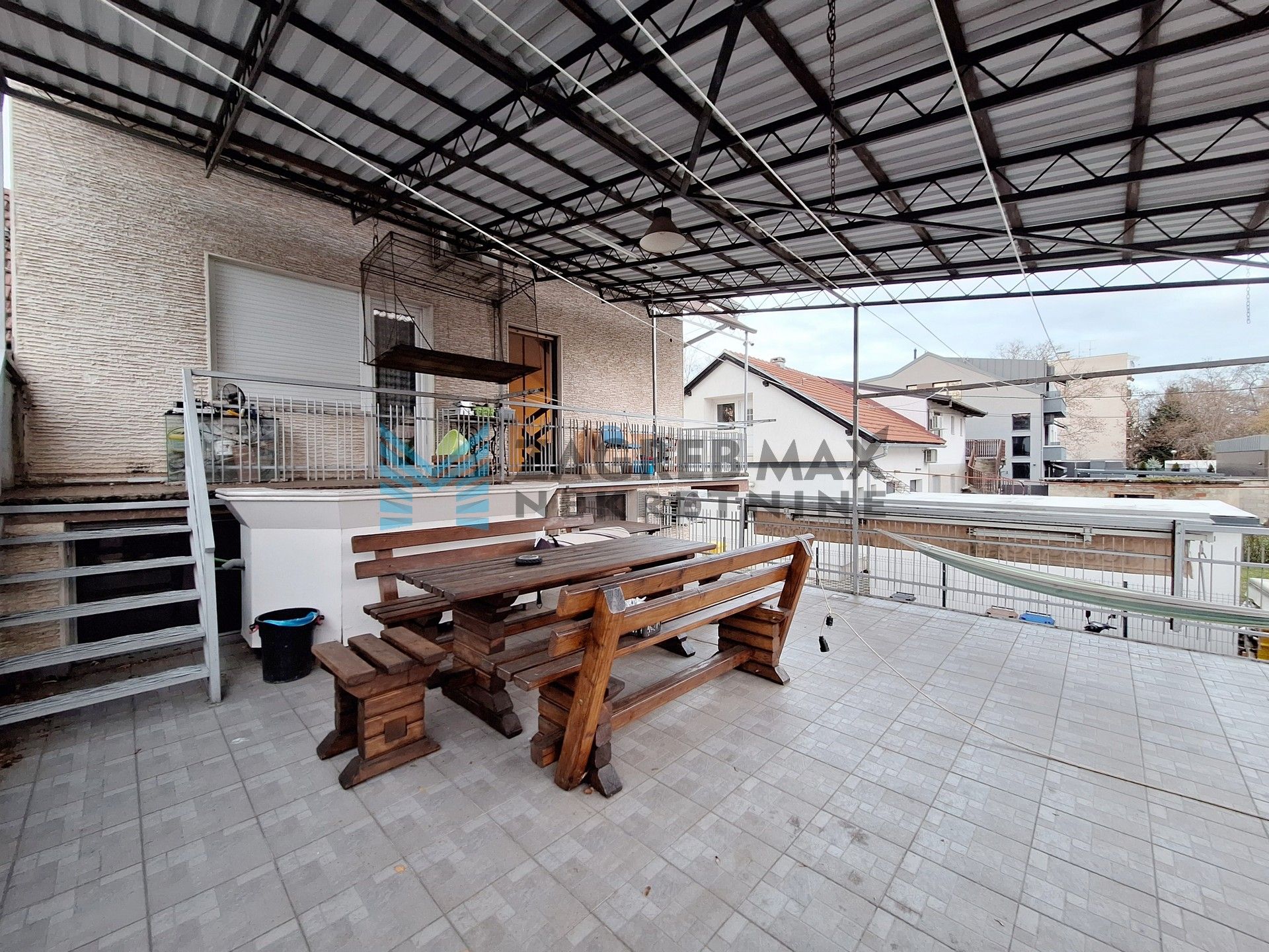 Zagreb - DUBRAVA - Z.Škreba - kuća s 3 stambene jedinice i poslovnim prostorom