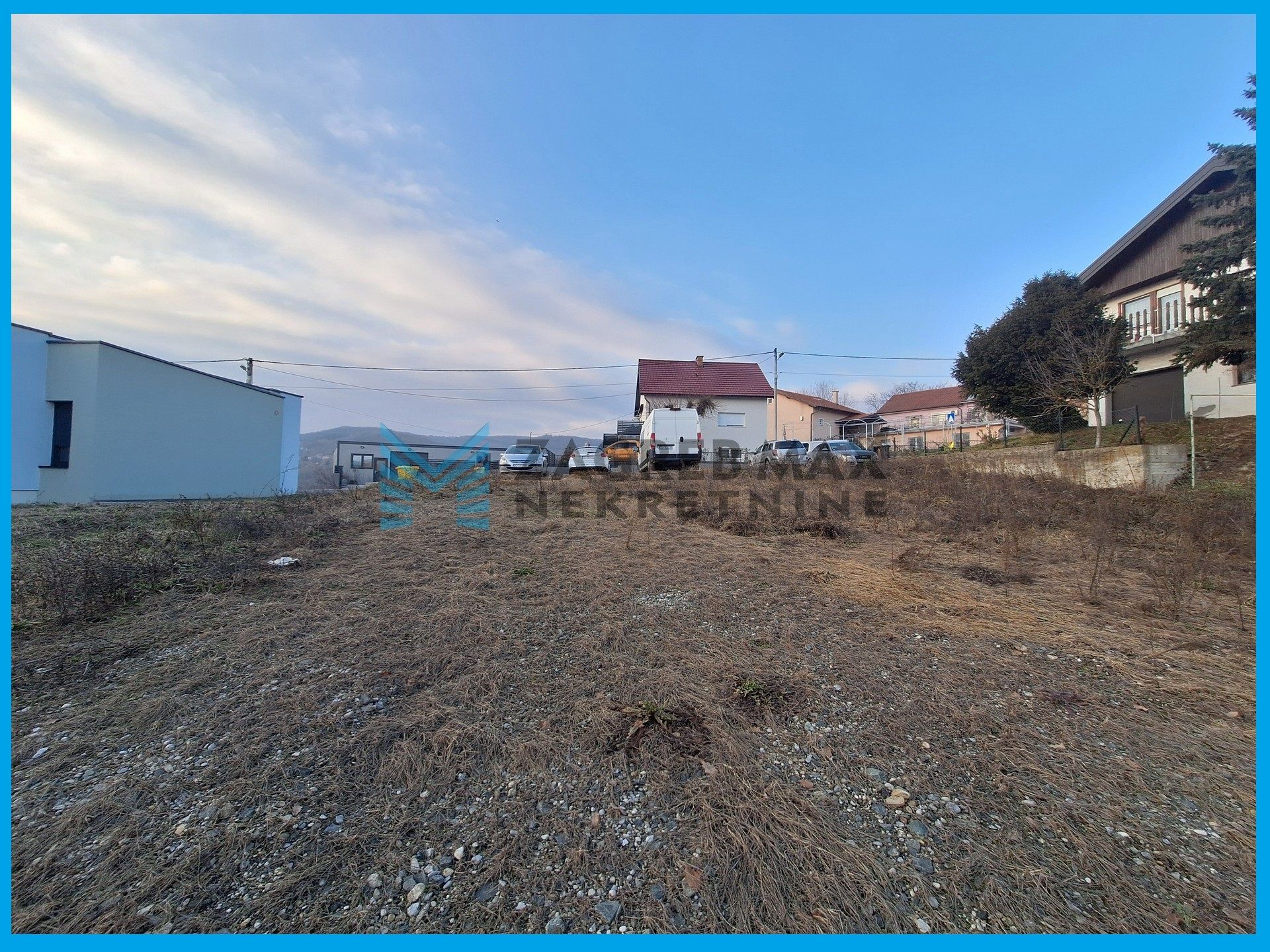 Zagreb - TRDICE - građevinsko zemljište, 988 m2, blagi pad