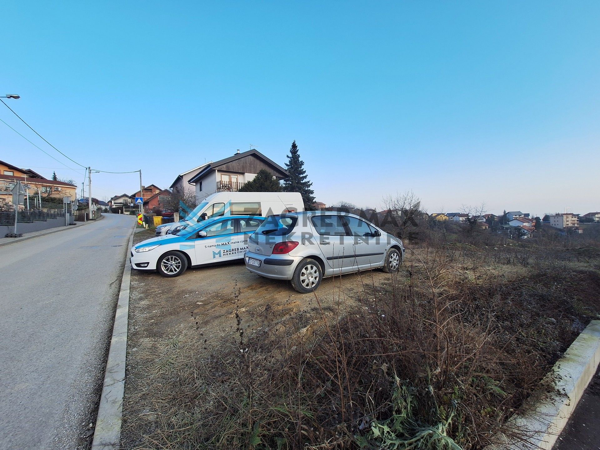 Zagreb - TRDICE - građevinsko zemljište, 988 m2, blagi pad