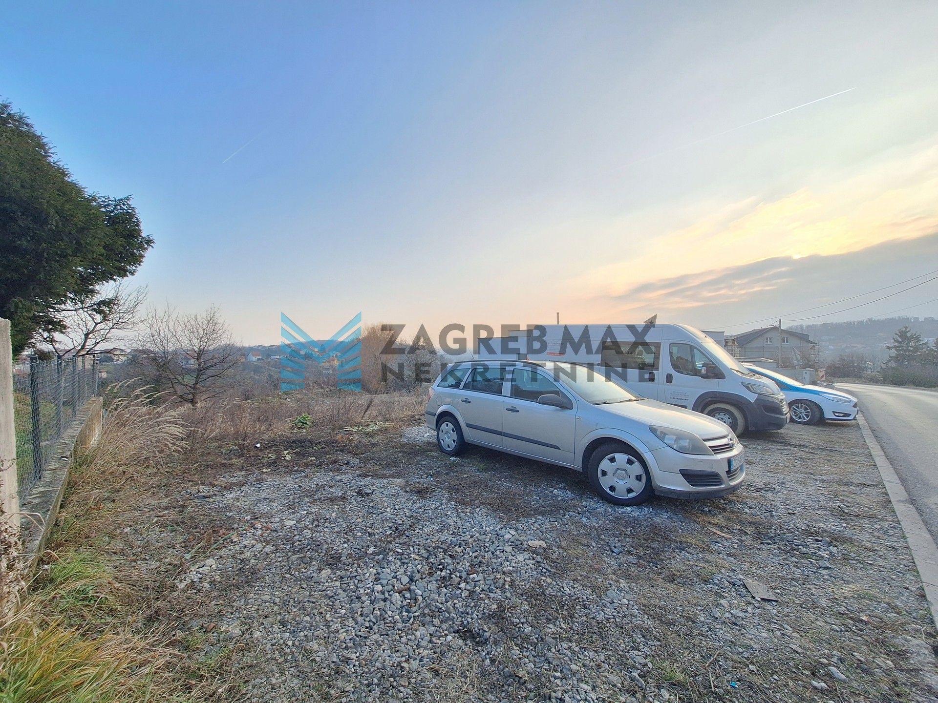 Zagreb - TRDICE - građevinsko zemljište, 988 m2, blagi pad