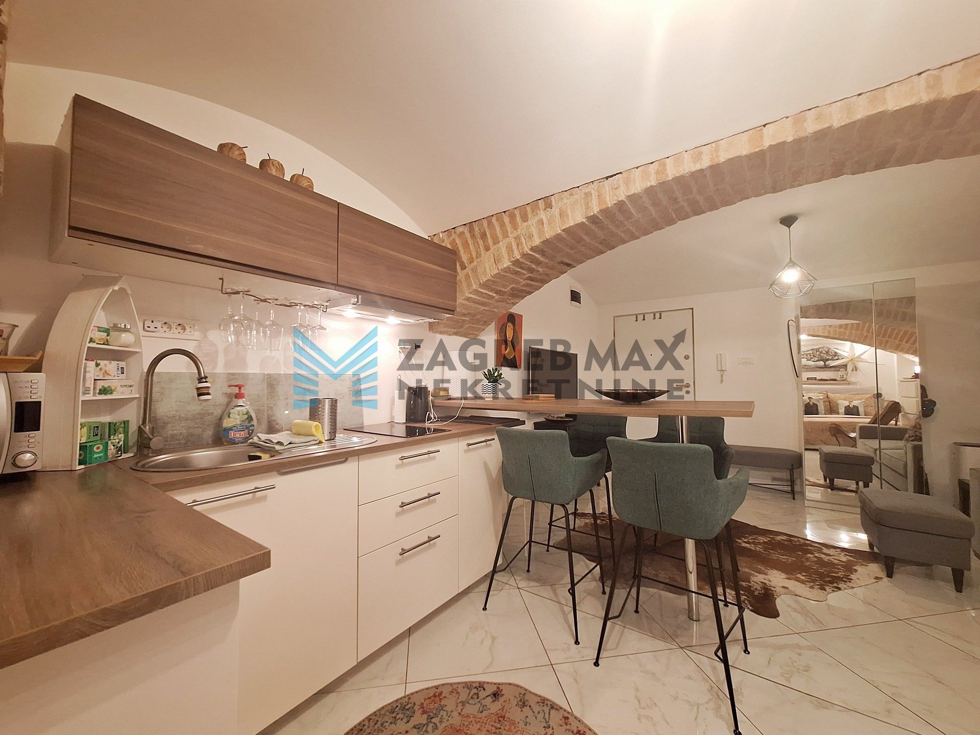 Zagreb - BERISLAVIĆEVA - izvrstan 1-sobni, uređen - INVESTICIJSKA PRILIKA