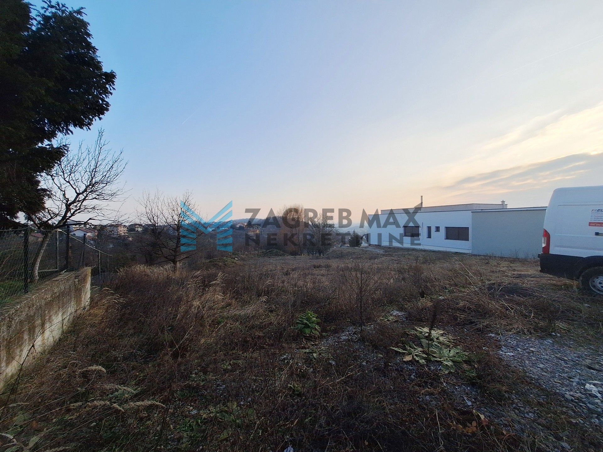 Zagreb - TRDICE - građevinsko zemljište, 988 m2, blagi pad