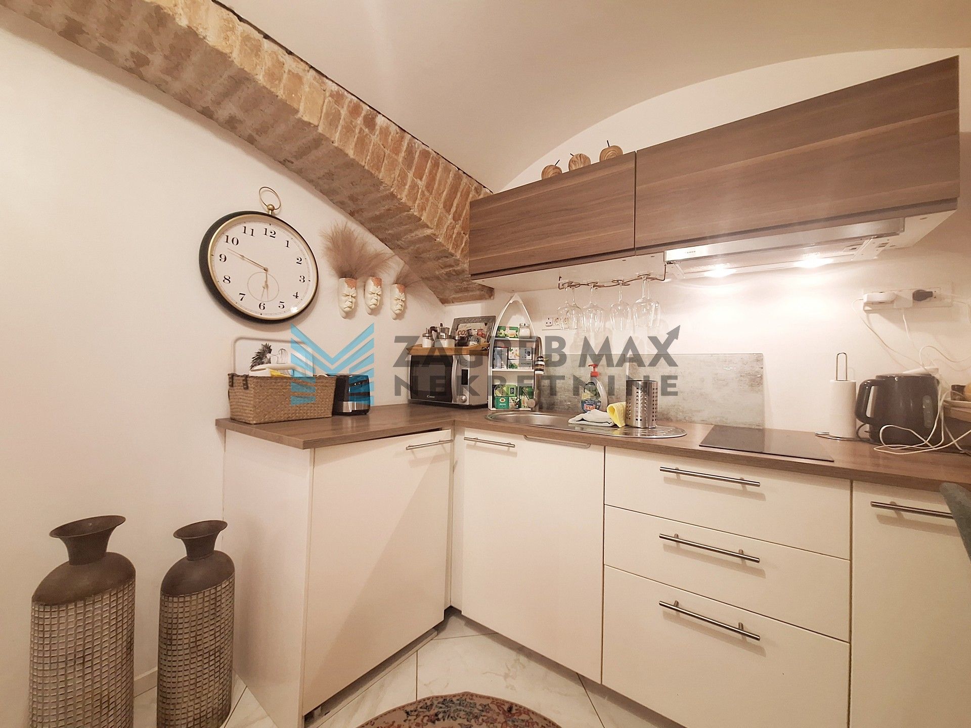 Zagreb - BERISLAVIĆEVA - izvrstan 1-sobni, uređen - INVESTICIJSKA PRILIKA