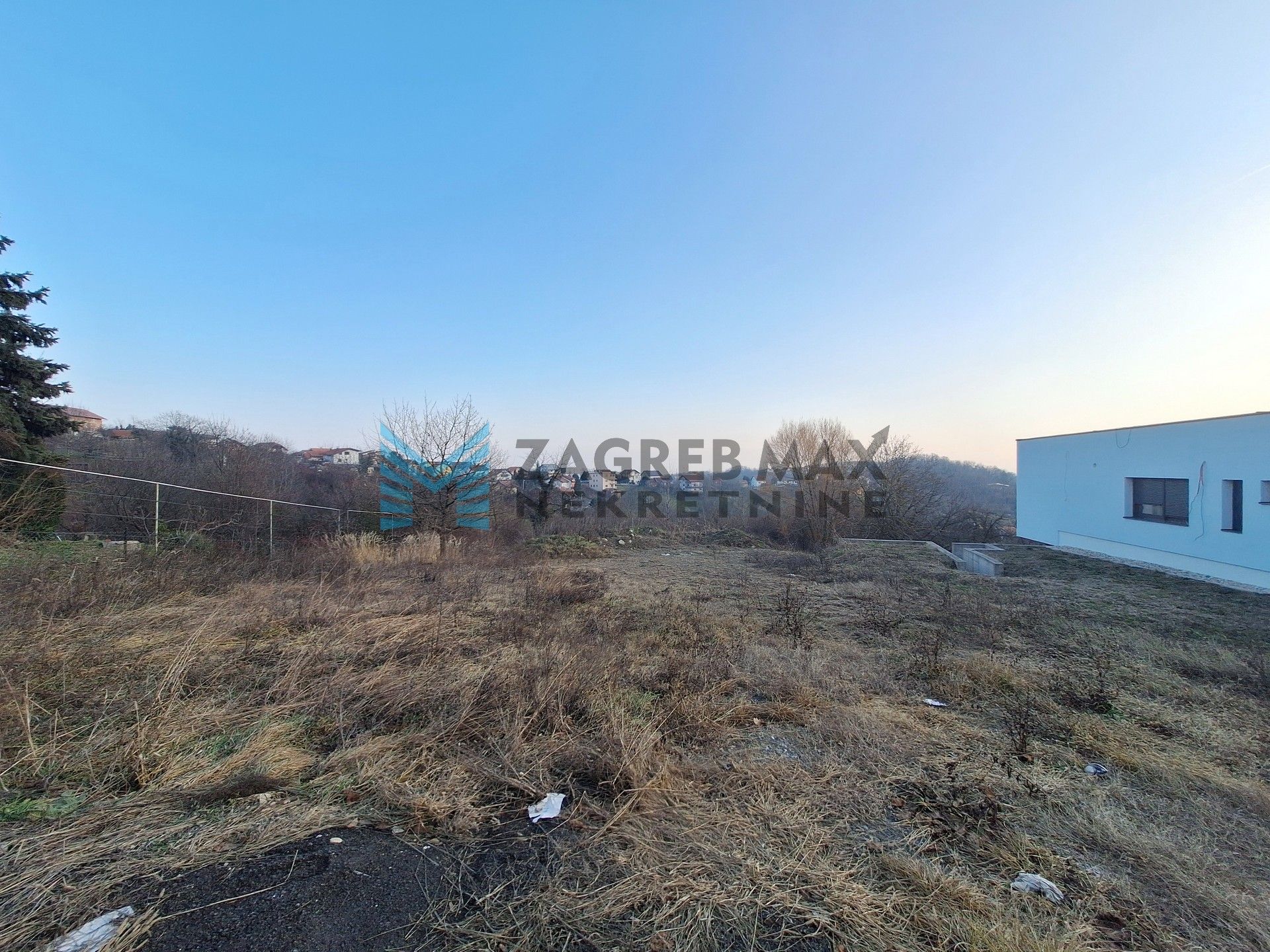 Zagreb - TRDICE - građevinsko zemljište, 988 m2, blagi pad