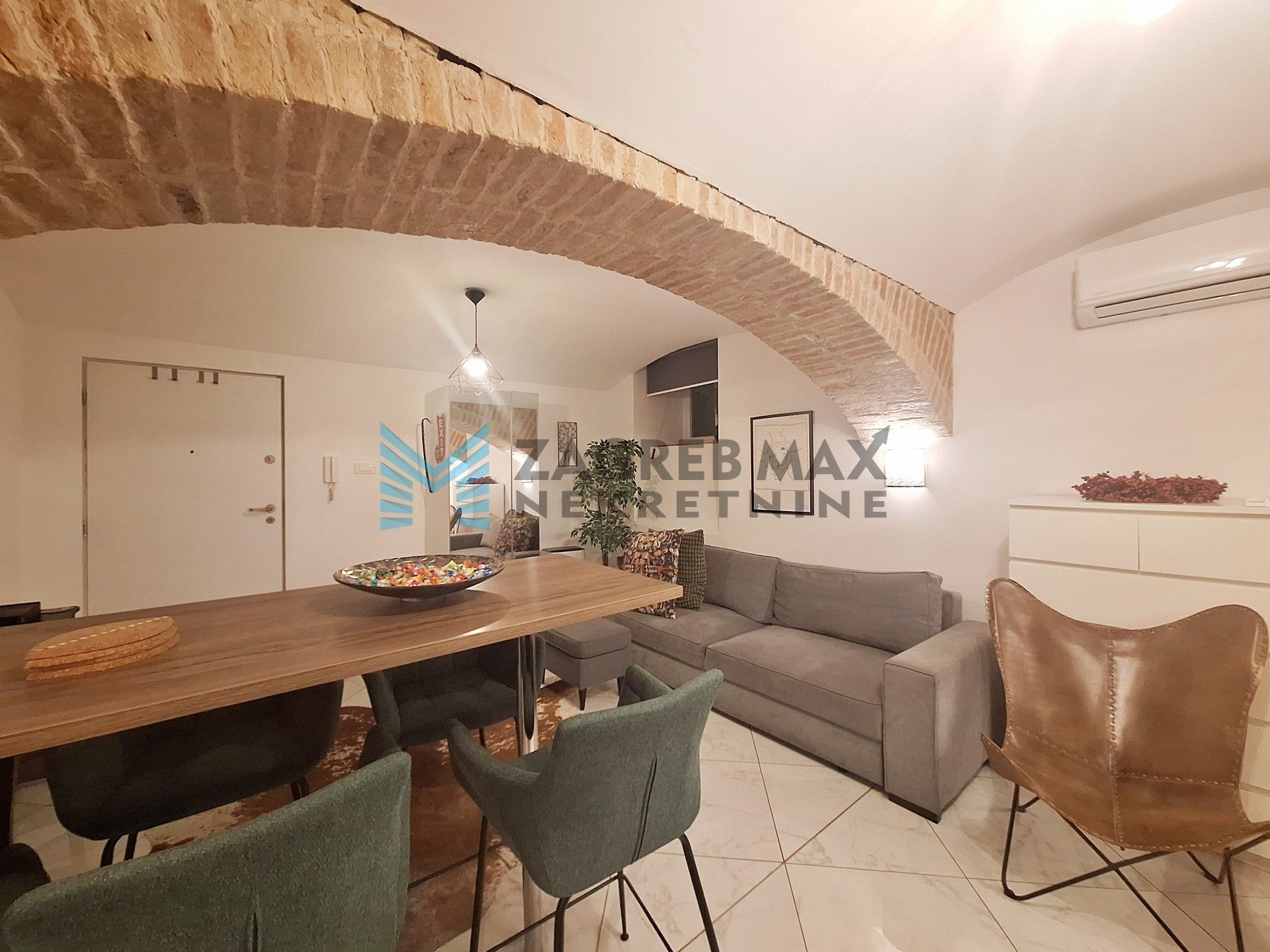 Zagreb - BERISLAVIĆEVA - izvrstan 1-sobni, uređen - INVESTICIJSKA PRILIKA