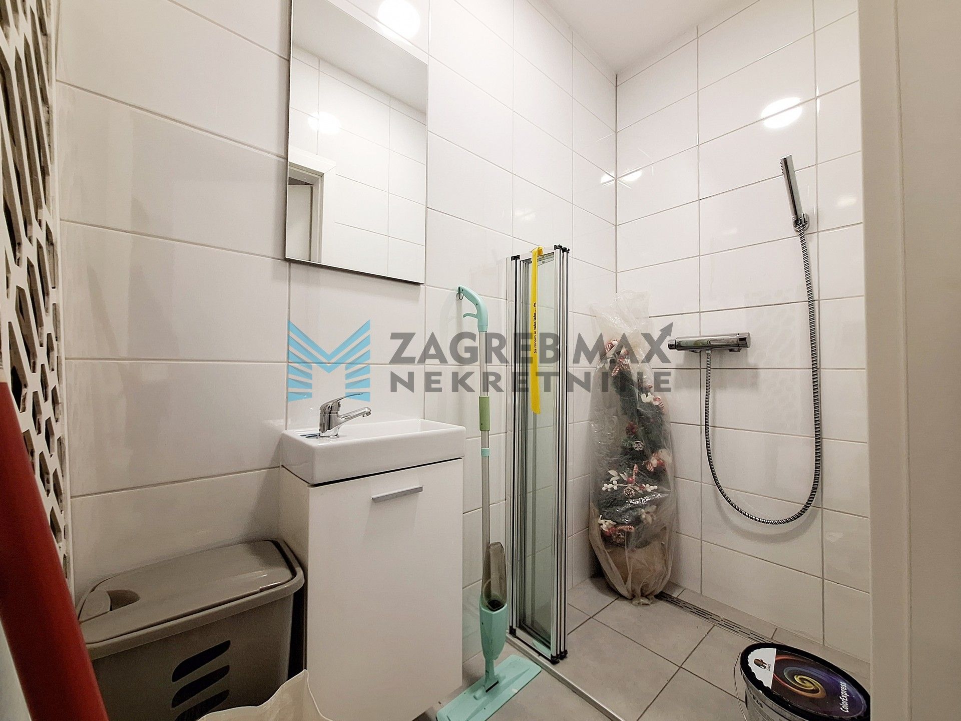 Zagreb - MALEŠNICA - TOP LOKACIJA! Poslovni prostor 42 m² – ulaz s ulice (iznajmljivanje)