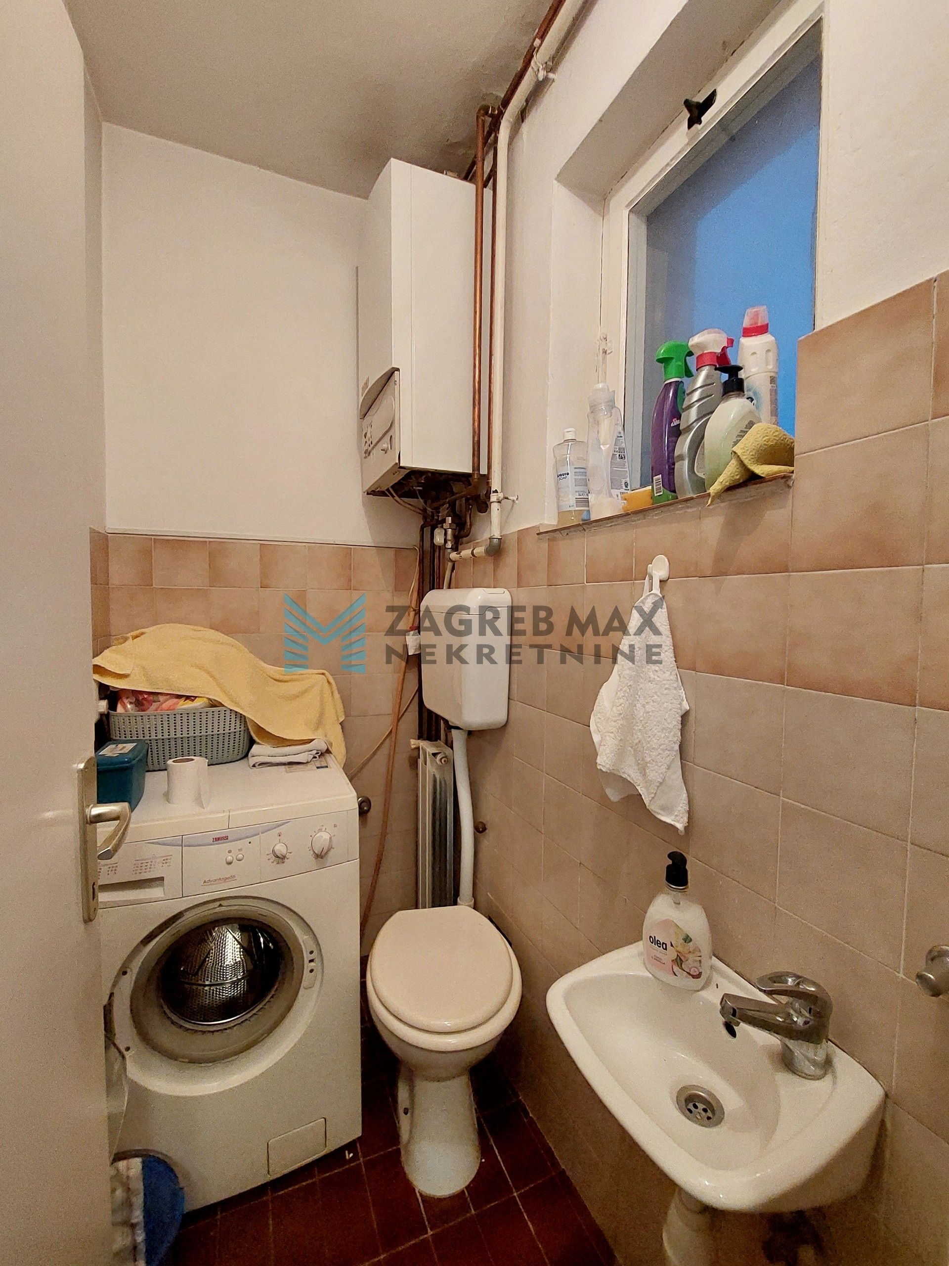 Zagreb - OPOROVEC - Novoselečki put - kuća, 2 kata, održavana, dvorište, garaža