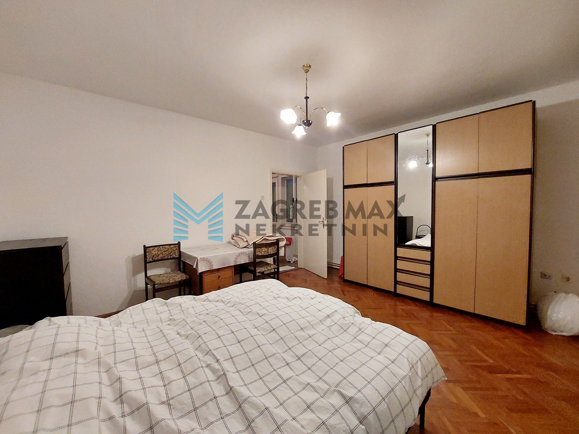 Zagreb - OPOROVEC - Novoselečki put - kuća, 2 kata, održavana, dvorište, garaža