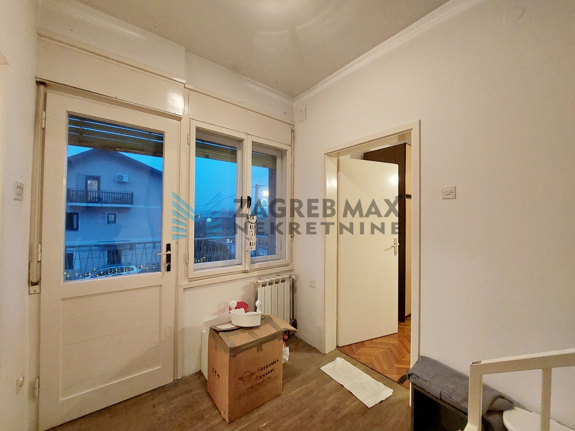 Zagreb - OPOROVEC - Novoselečki put - kuća, 2 kata, održavana, dvorište, garaža