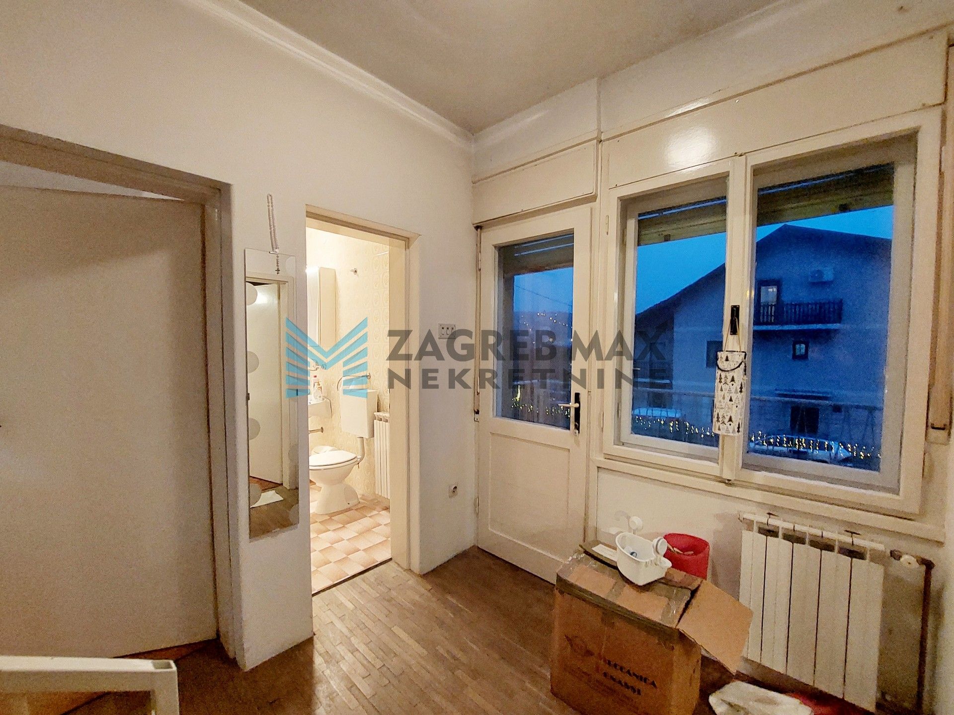 Zagreb - OPOROVEC - Novoselečki put - kuća, 2 kata, održavana, dvorište, garaža