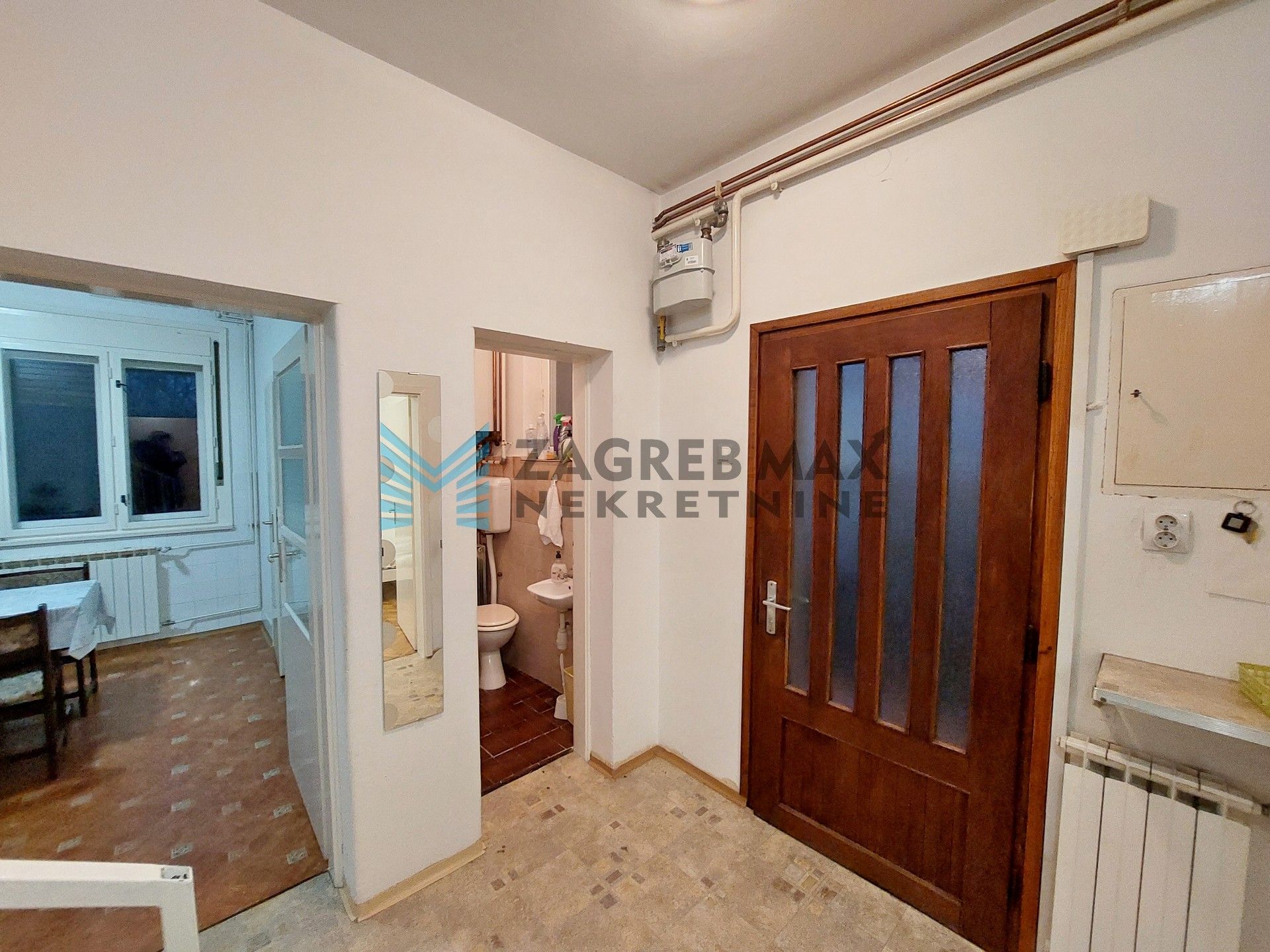 Zagreb - OPOROVEC - Novoselečki put - kuća, 2 kata, održavana, dvorište, garaža