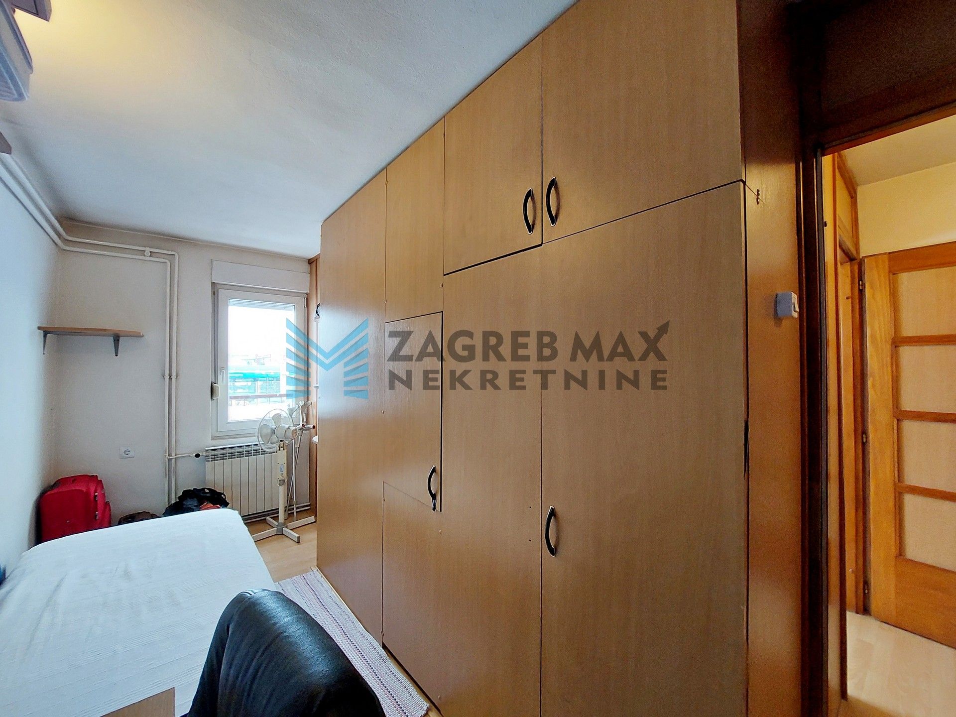 Zagreb - TREŠNJEVKA - F. šetalište - 4-sobni, balkon, spremište, dvorište