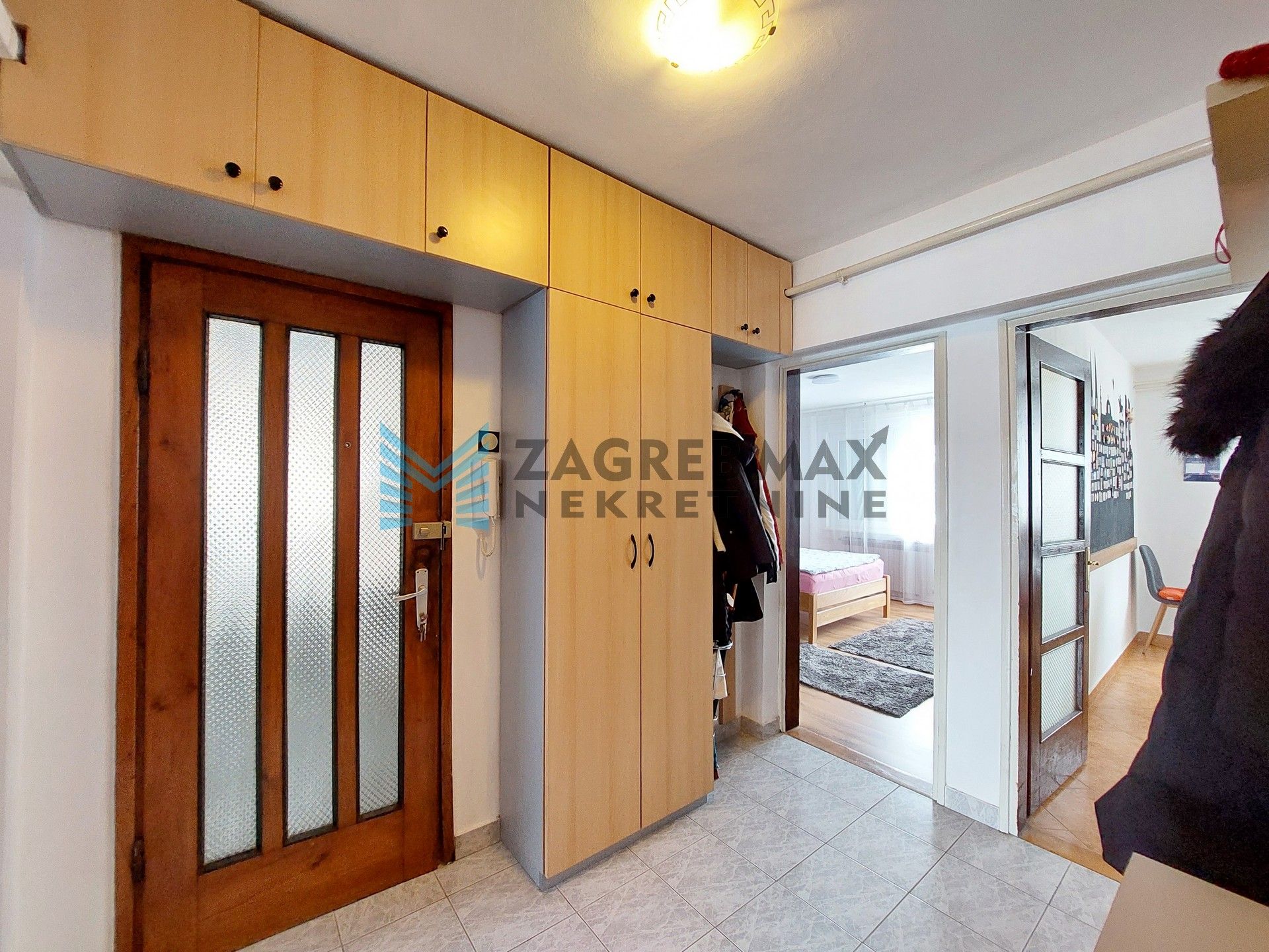 Zagreb - TREŠNJEVKA - F. šetalište - 4-sobni, balkon, spremište, dvorište