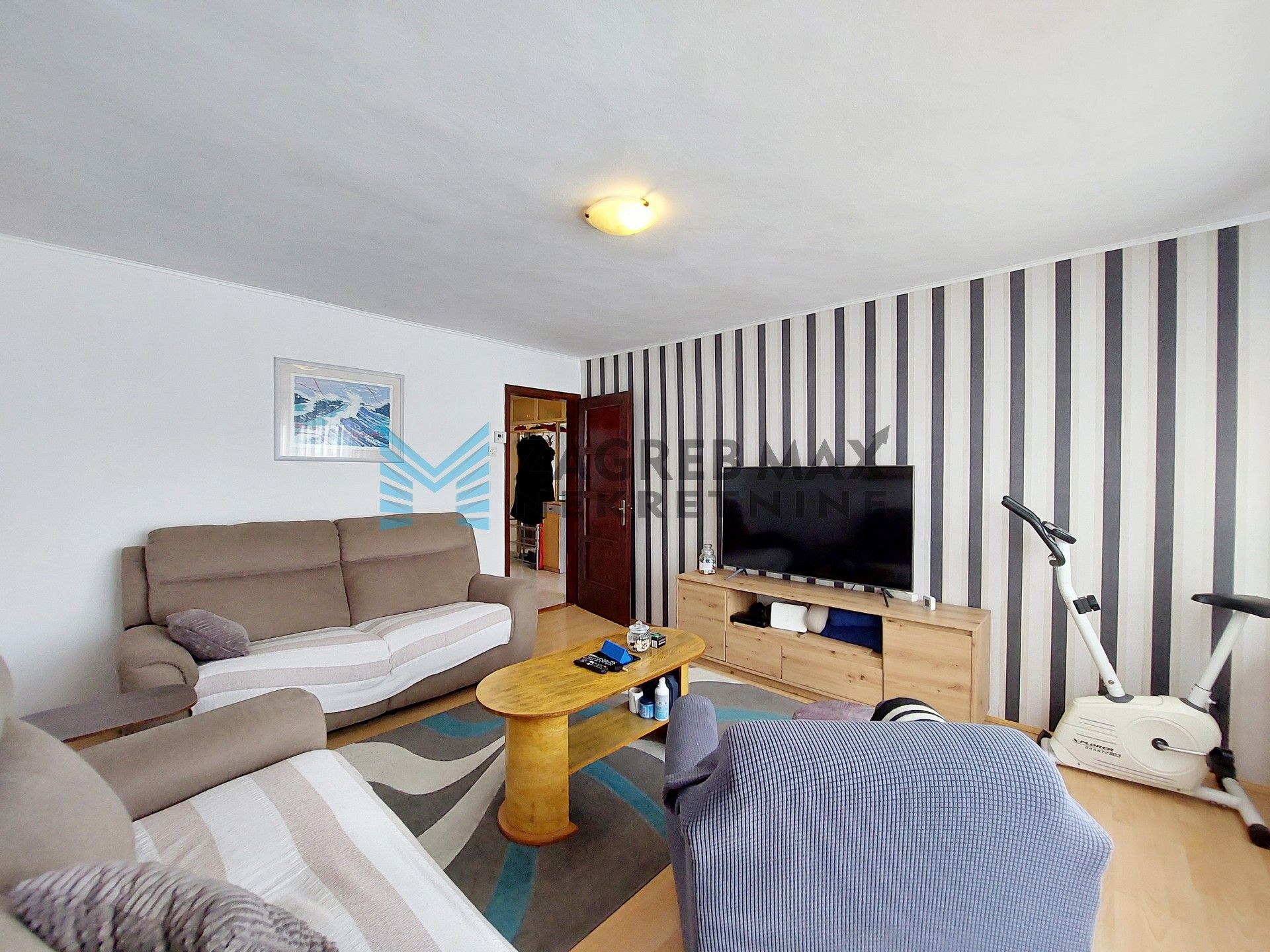 Zagreb - TREŠNJEVKA - F. šetalište - 4-sobni, balkon, spremište, dvorište