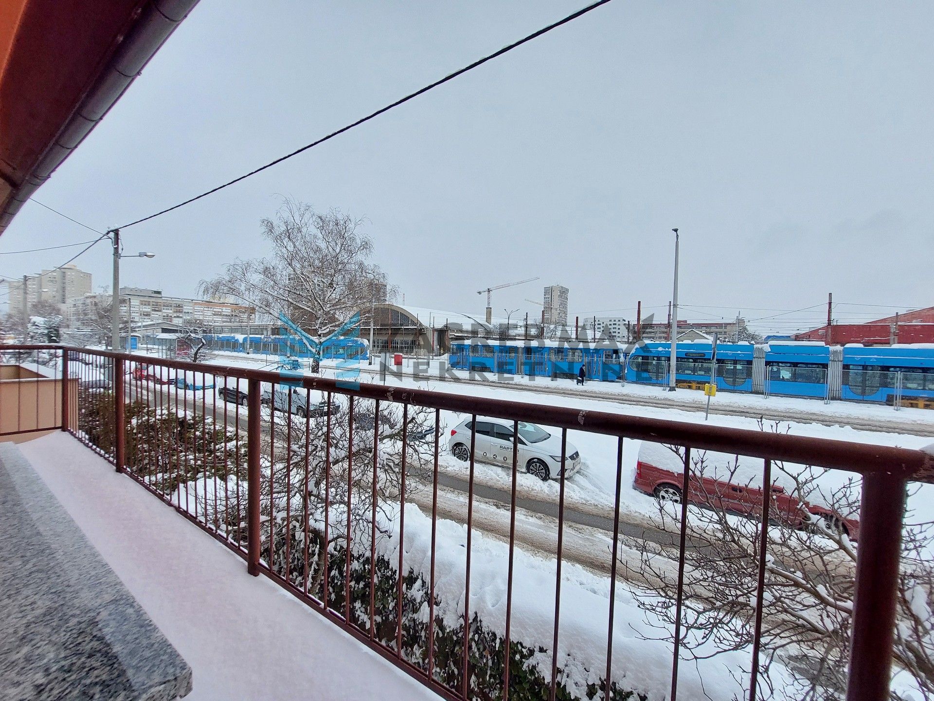 Zagreb - TREŠNJEVKA - F. šetalište - 4-sobni, balkon, spremište, dvorište