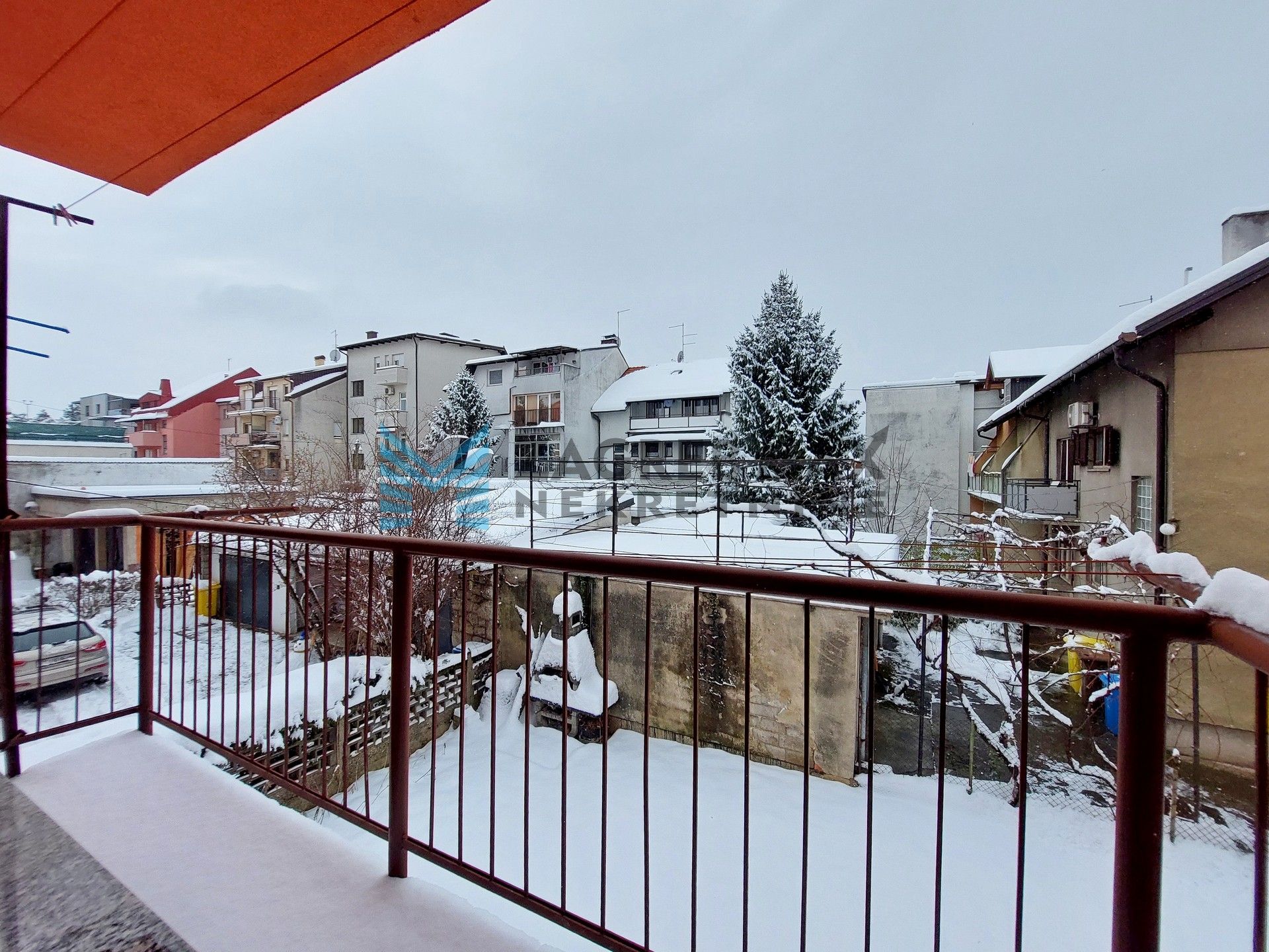 Zagreb - TREŠNJEVKA - F. šetalište - 4-sobni, balkon, spremište, dvorište