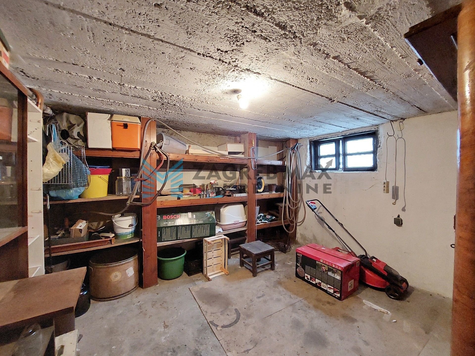 Zagreb - TREŠNJEVKA - F. šetalište - 4-sobni, balkon, spremište, dvorište