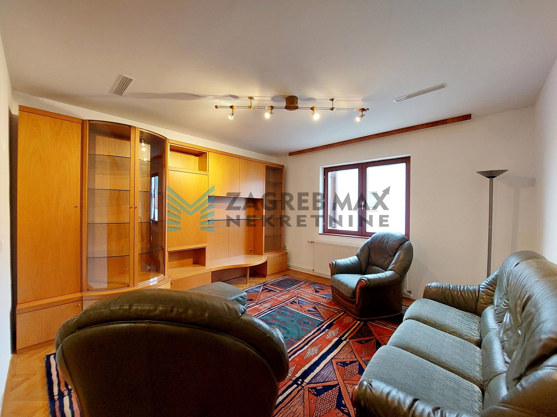 Zagreb - TRNJE - A.Vidakovića - 3-sobni, svijetao, lođa, parking, dvorište