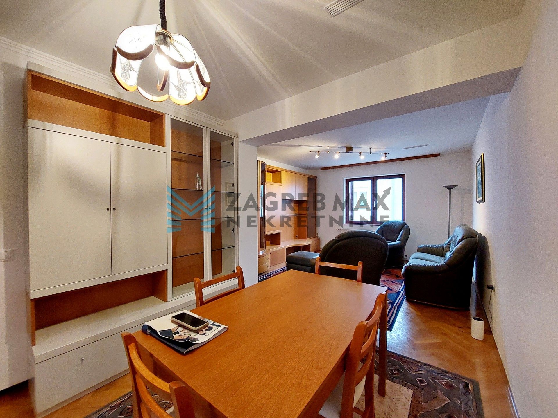 Zagreb - TRNJE - A.Vidakovića - 3-sobni, svijetao, lođa, parking, dvorište