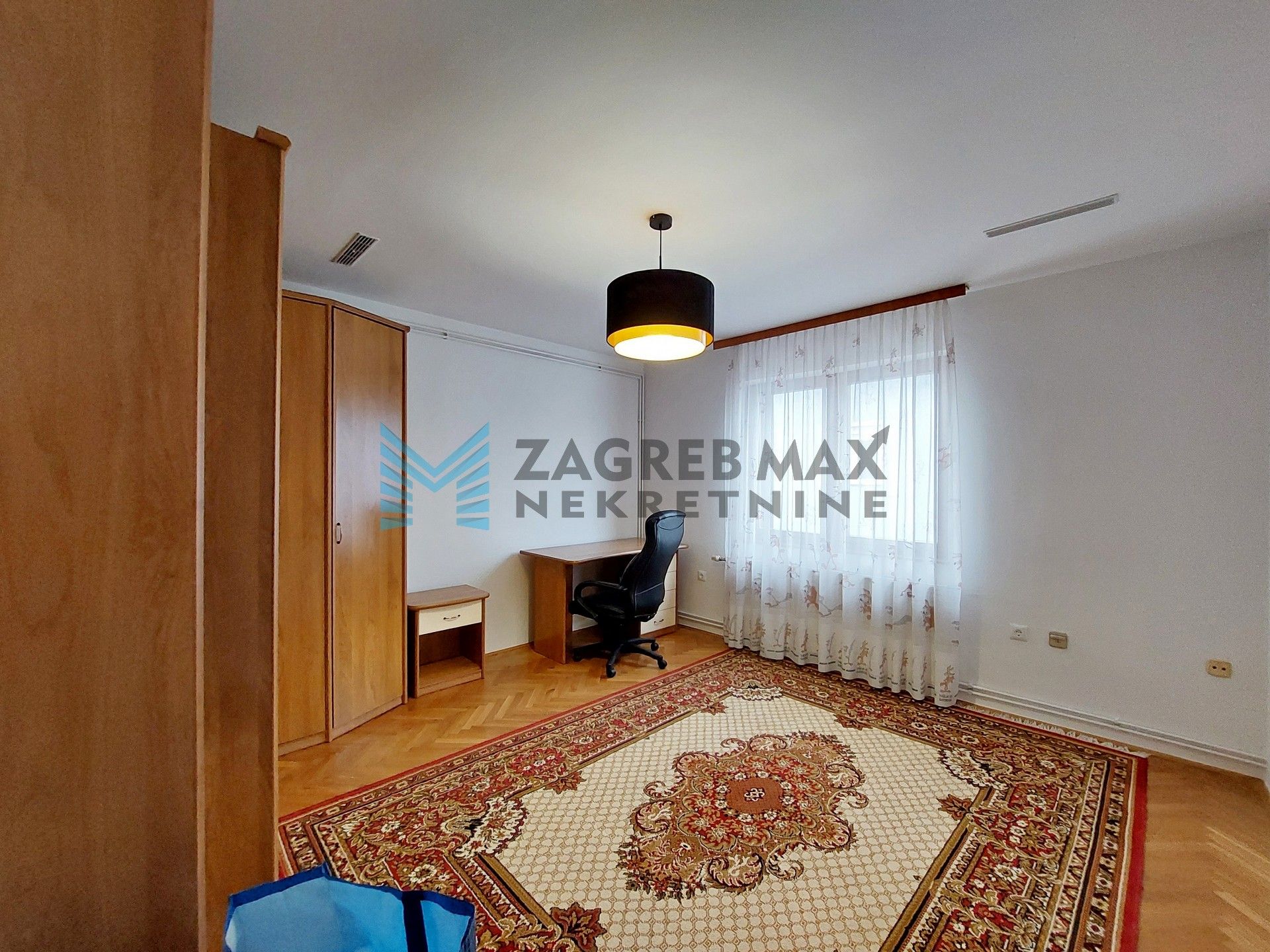 Zagreb - TRNJE - A.Vidakovića - 3-sobni, svijetao, lođa, parking, dvorište