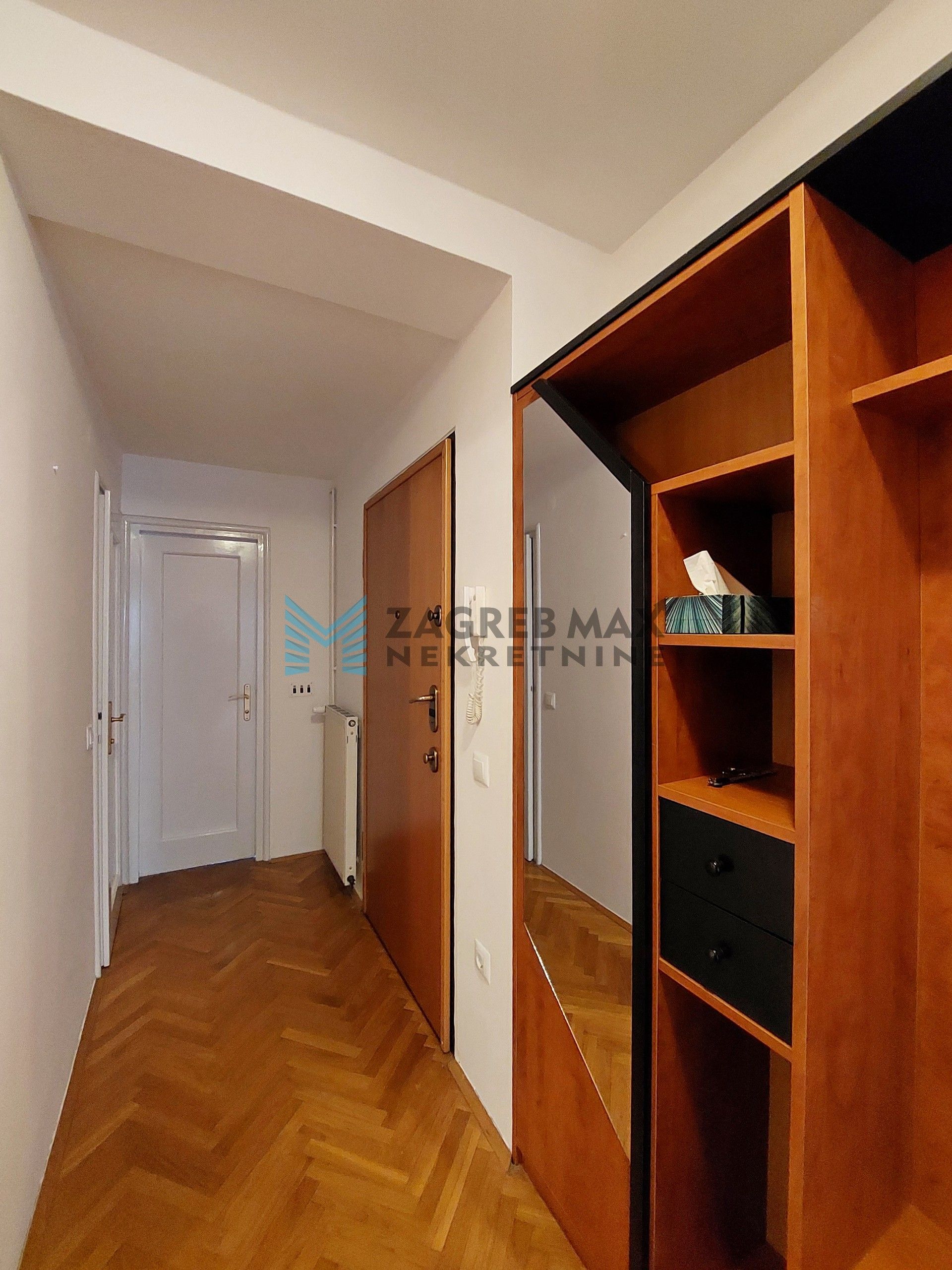 Zagreb - TRNJE - A.Vidakovića - 3-sobni, svijetao, lođa, parking, dvorište