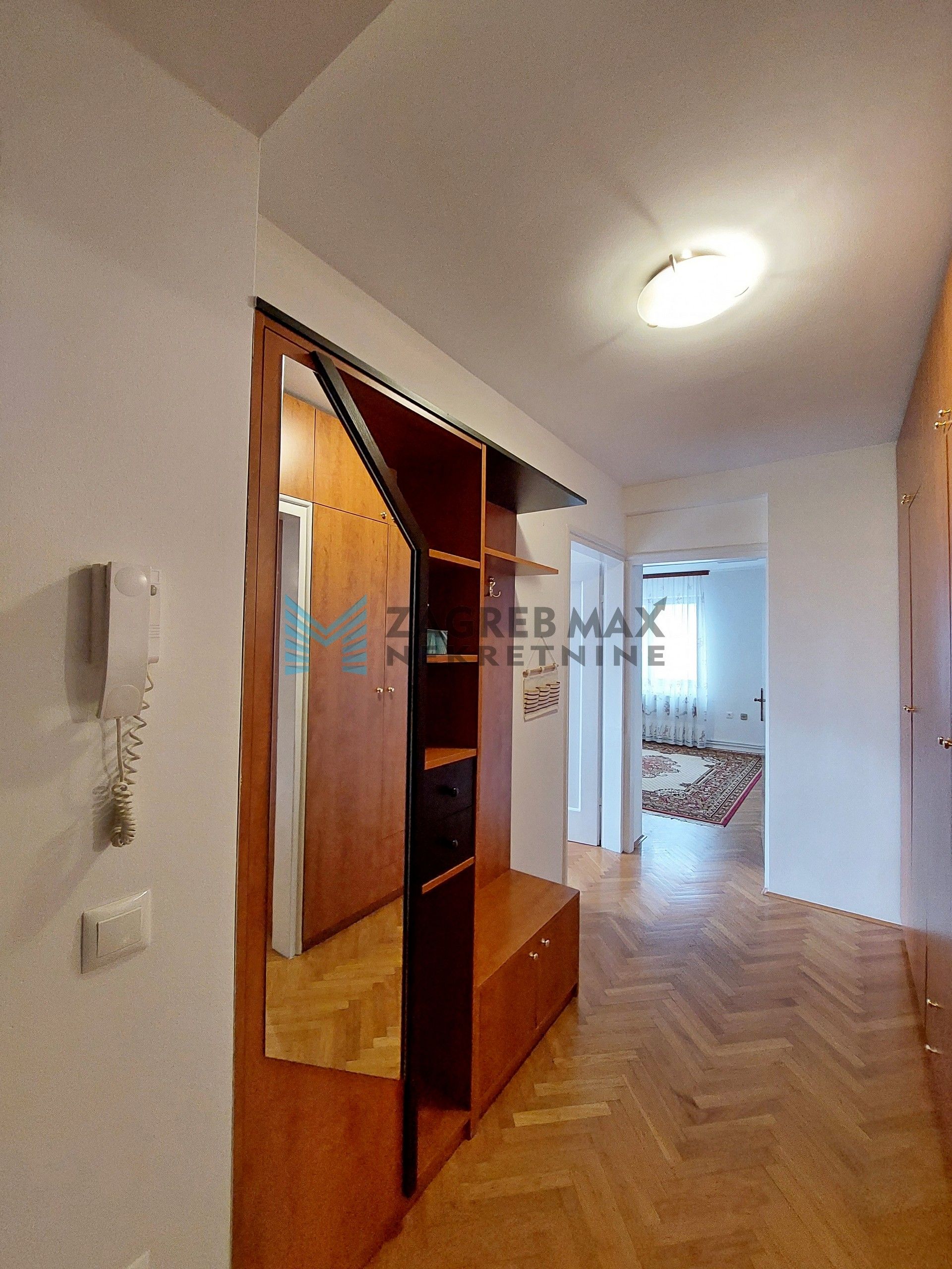 Zagreb - TRNJE - A.Vidakovića - 3-sobni, svijetao, lođa, parking, dvorište