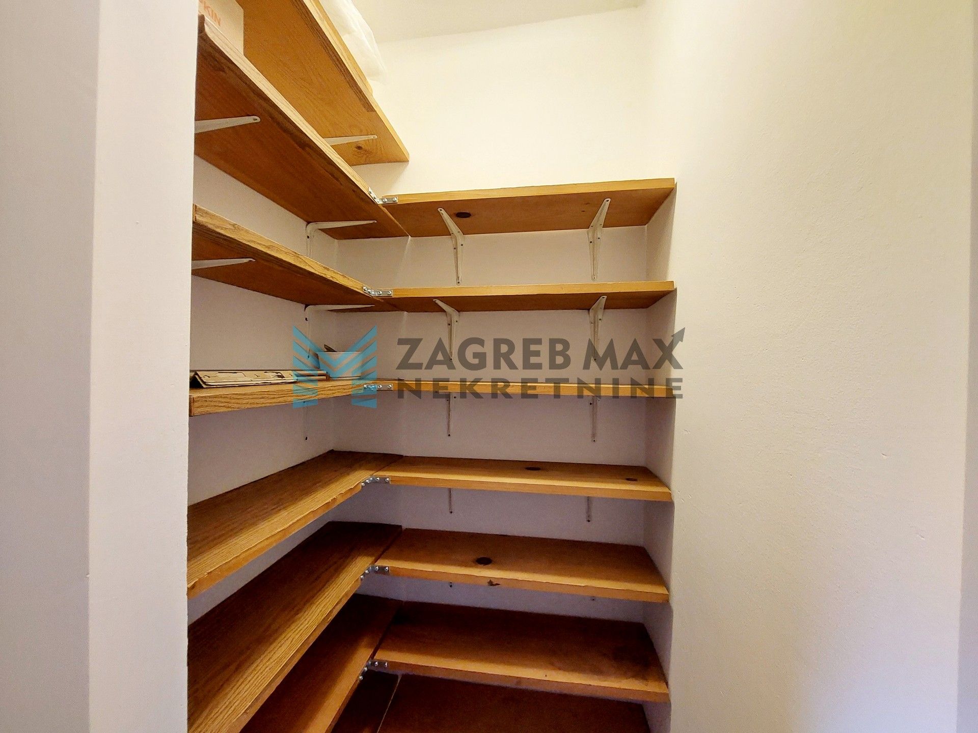 Zagreb - TRNJE - A.Vidakovića - 3-sobni, svijetao, lođa, parking, dvorište