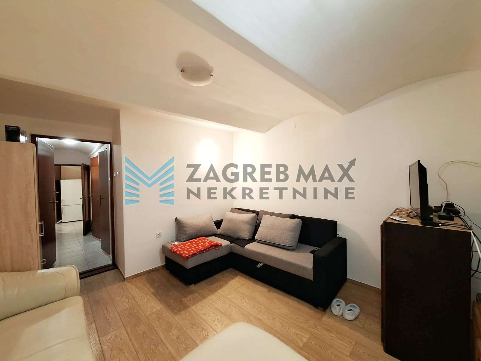 Zagreb - DONJI GRAD - Boškovićeva - 28 m2, adaptiran, dvorište