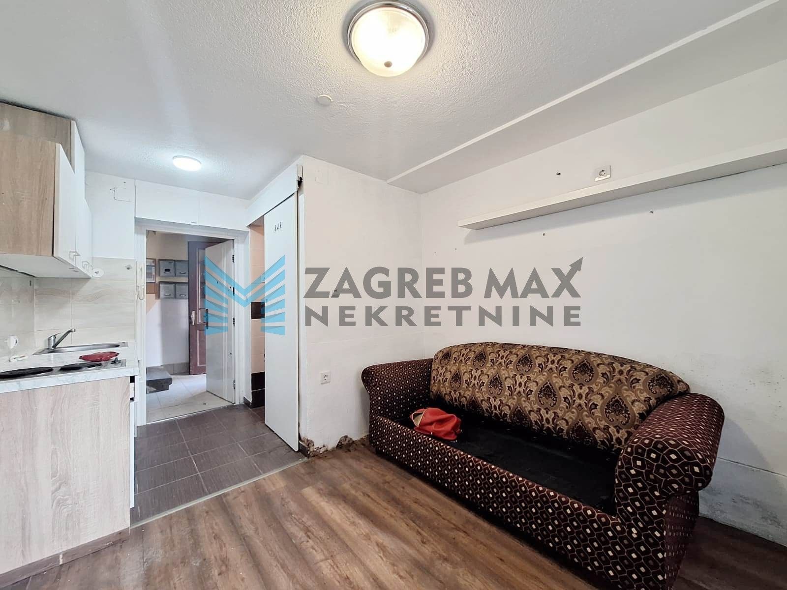 Zagreb - TREŠNJEVKA - Mokrička - garsonijera - 12 m2 - za adaptaciju