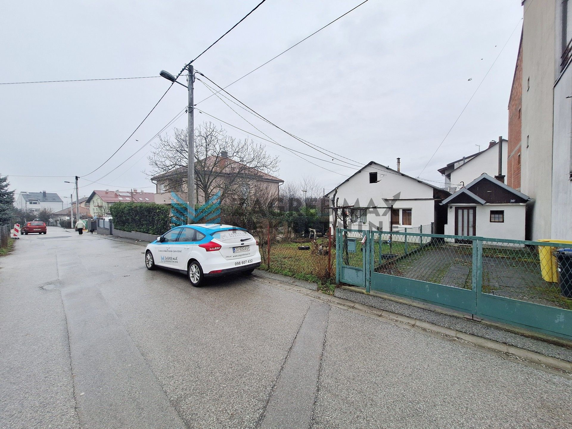 Zagreb - BUKOVAC - Požarinje - 3 kuće, garaža legalizirano, 328 m²