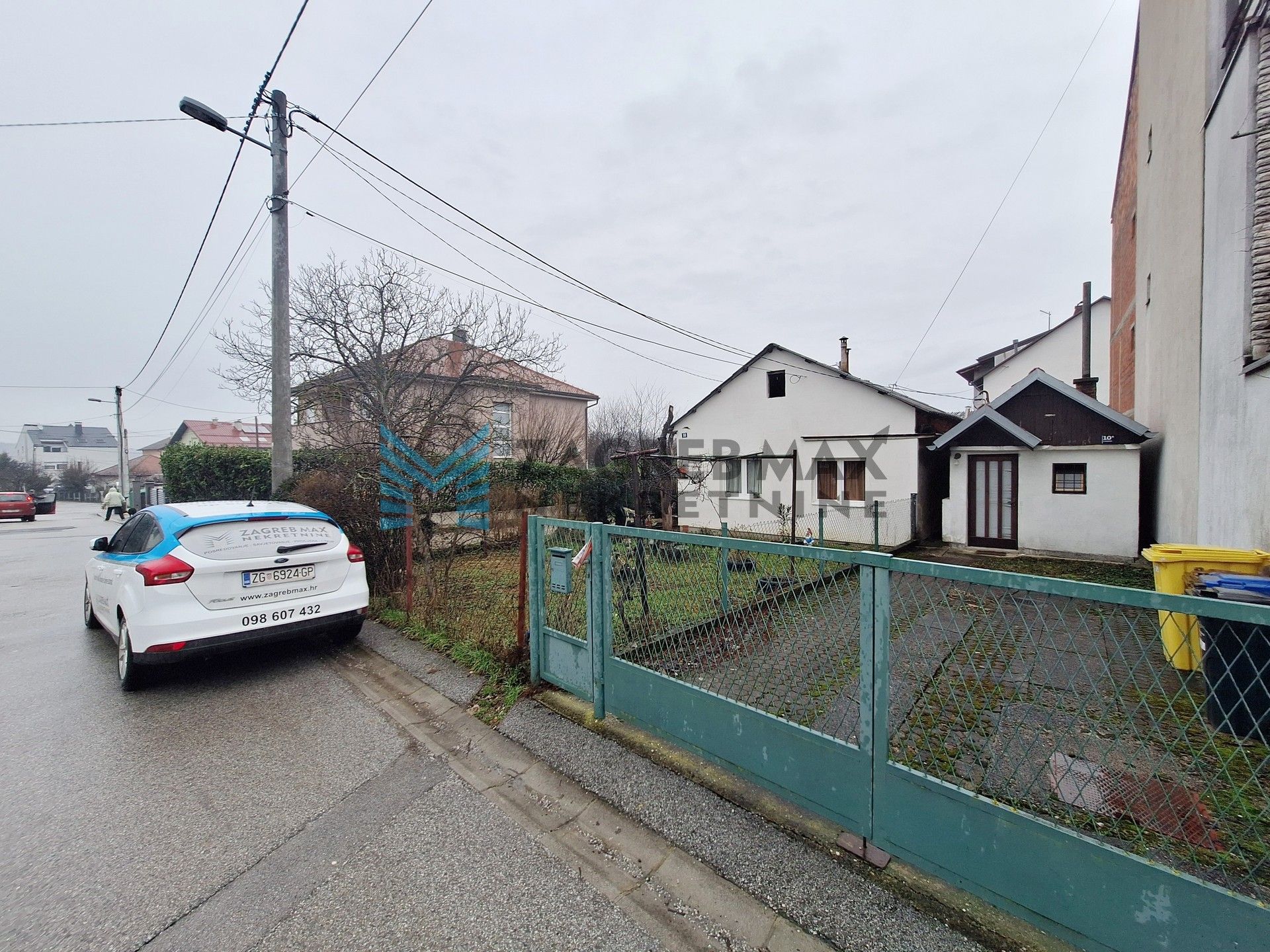 Zagreb - BUKOVAC - Požarinje - 3 kuće, garaža legalizirano, 328 m²