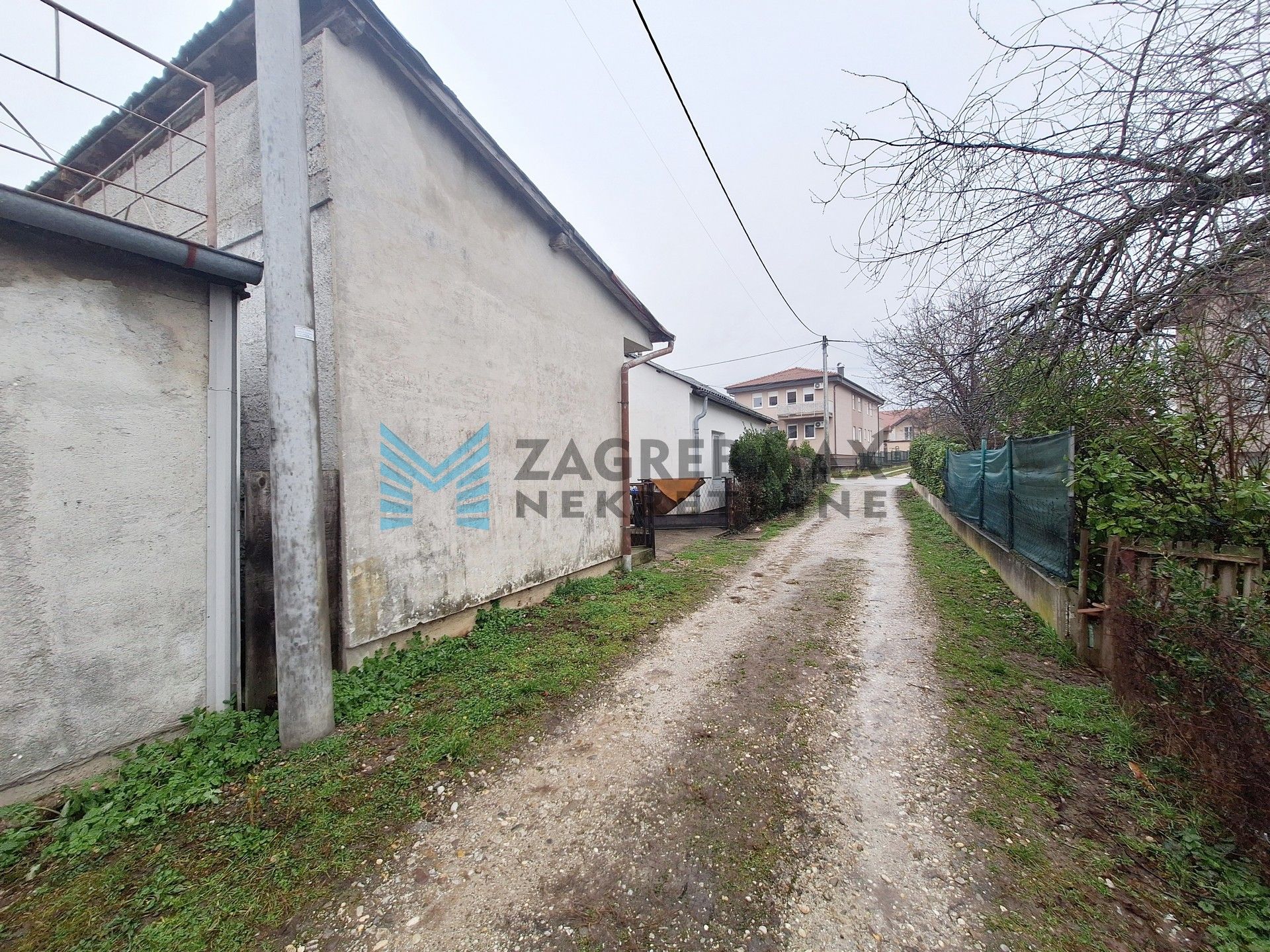 Zagreb - BUKOVAC - Požarinje - 3 kuće, garaža legalizirano, 328 m²
