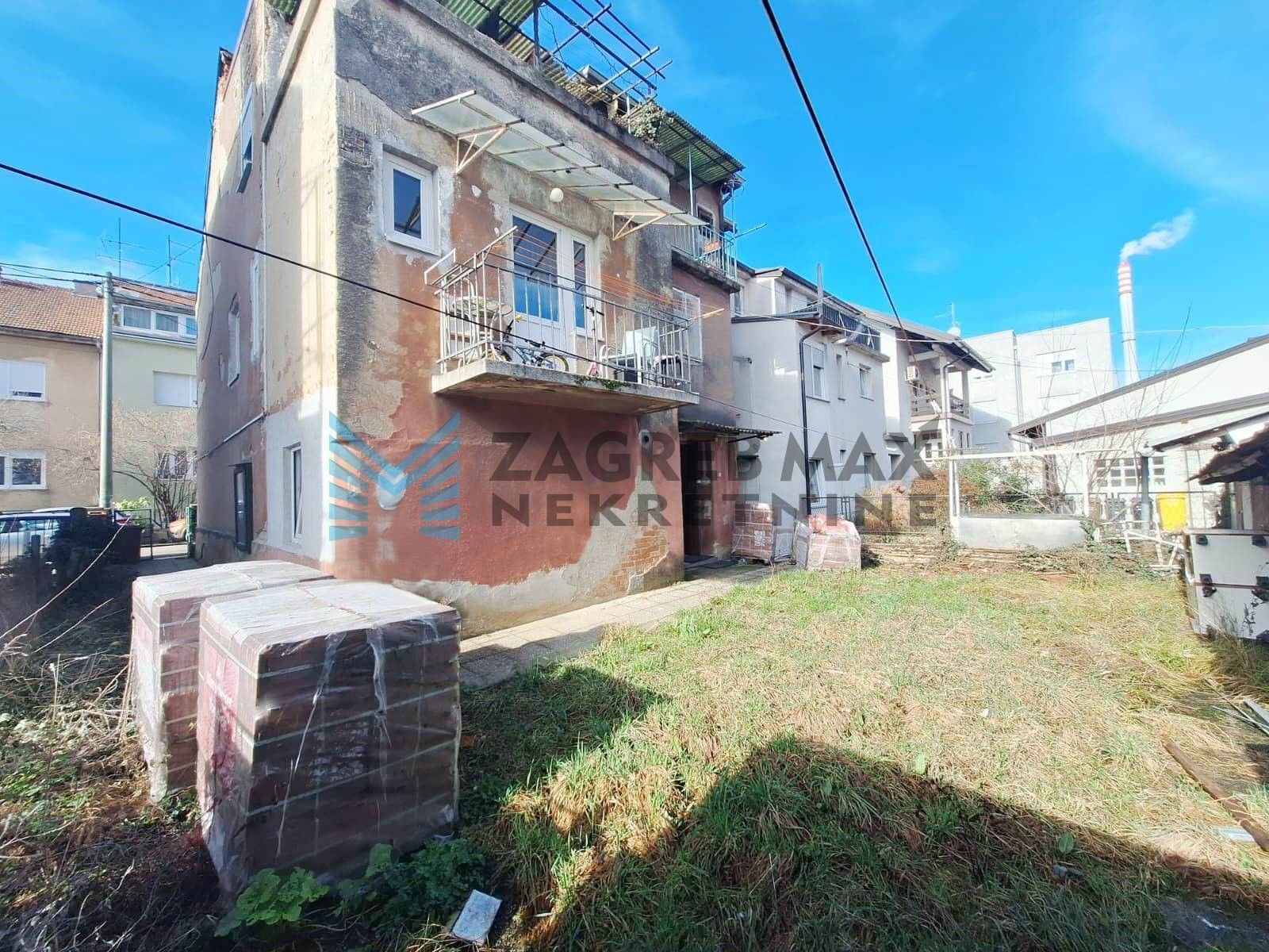 Zagreb - TREŠNJEVKA - Mokrička - garsonijera - 12 m2 - za adaptaciju