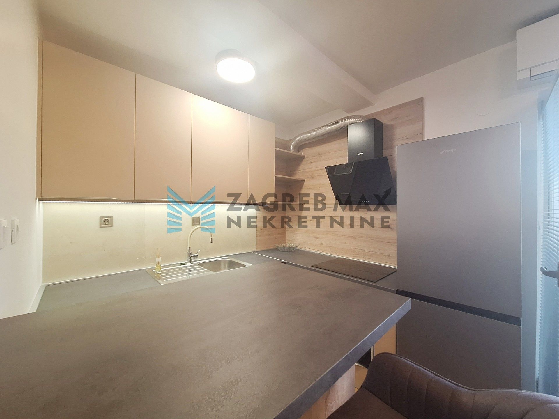 Zagreb - TREŠNJEVKA - Ivanečka - svijetao, prostran, novouređen (iznajmljivanje)